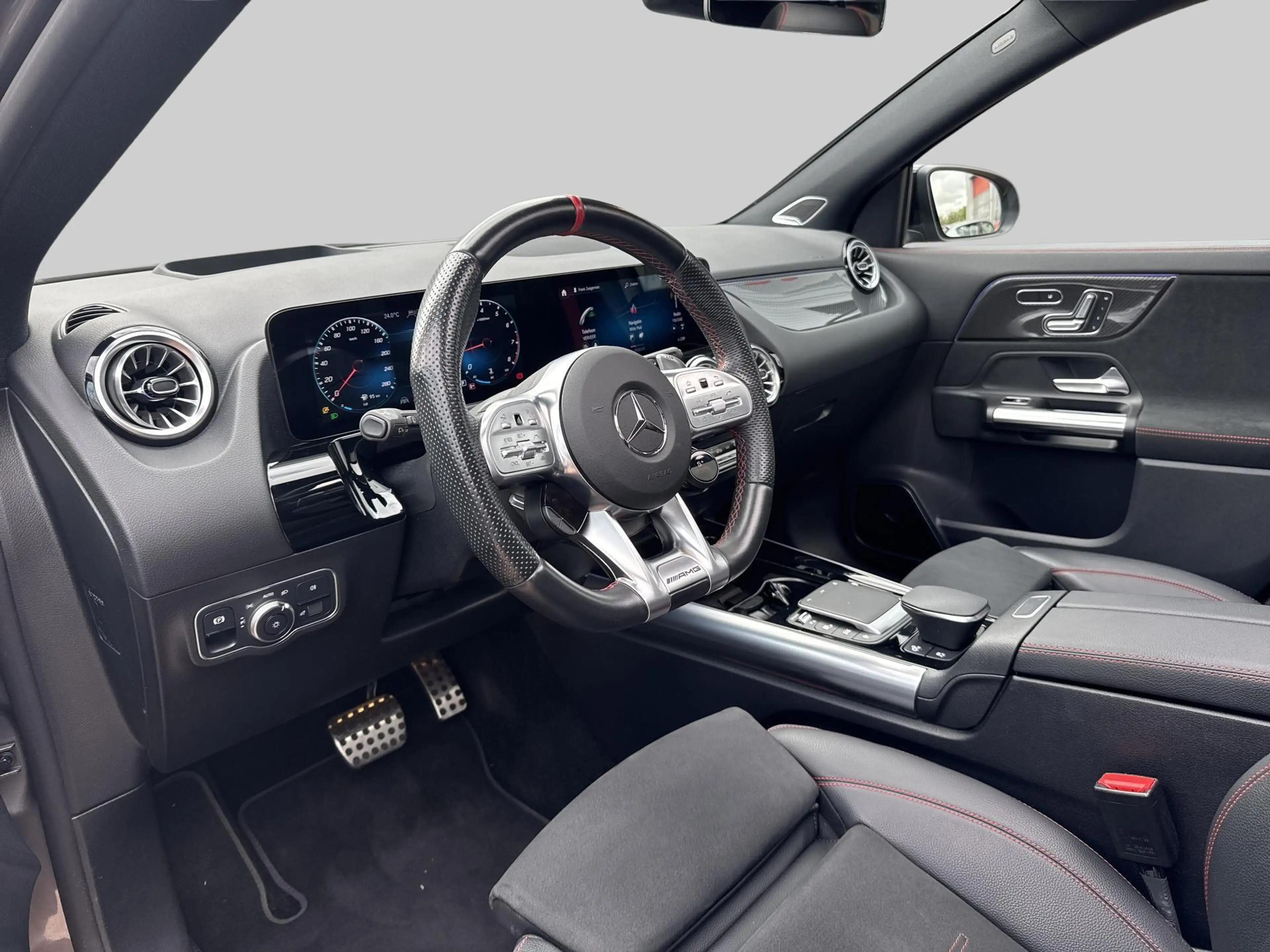 Mercedes-Benz GLA 35 AMG 4MATIC — photo 4