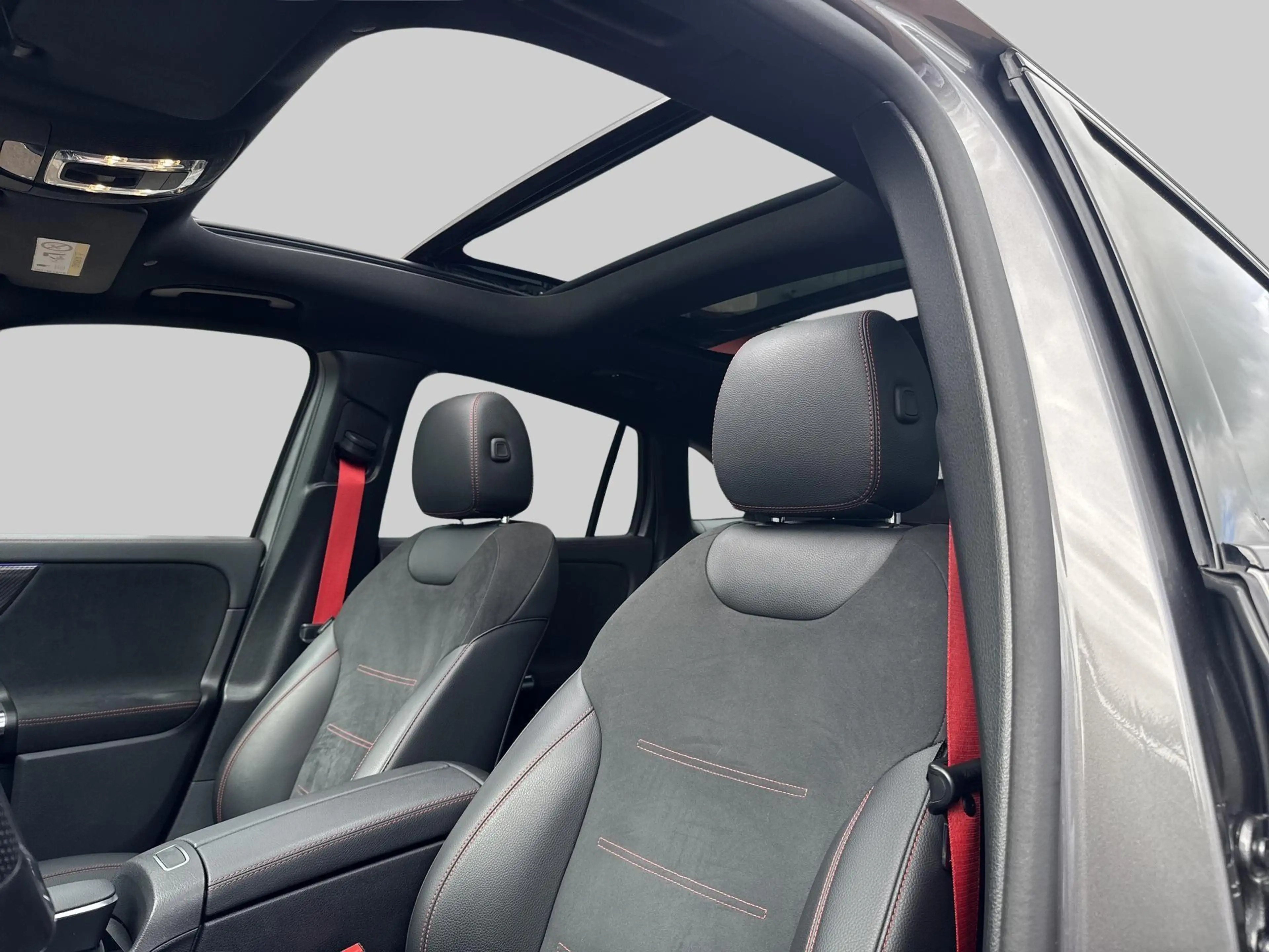Mercedes-Benz GLA 35 AMG 4MATIC — photo 14