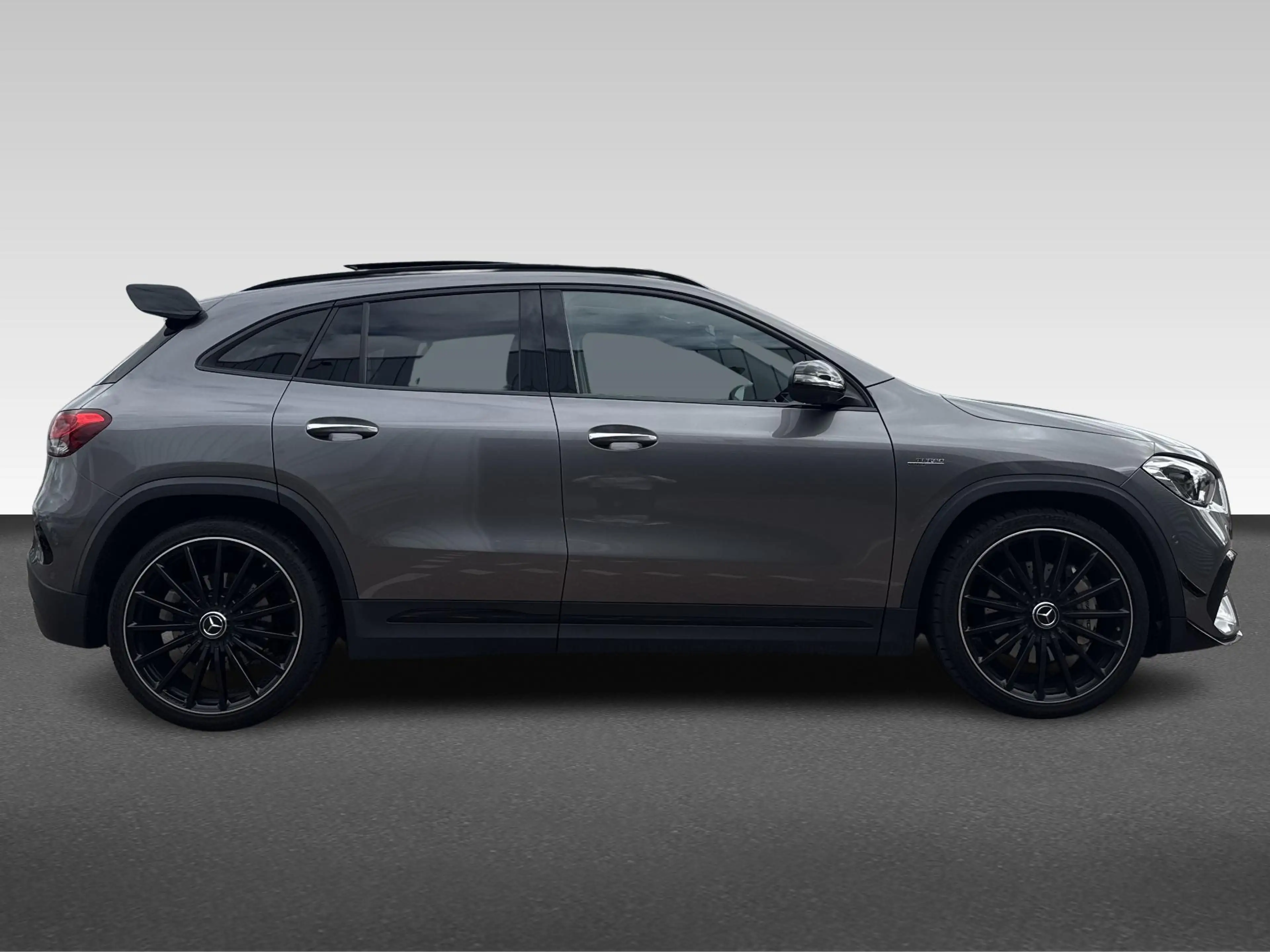 Mercedes-Benz GLA 35 AMG 4MATIC — photo 9
