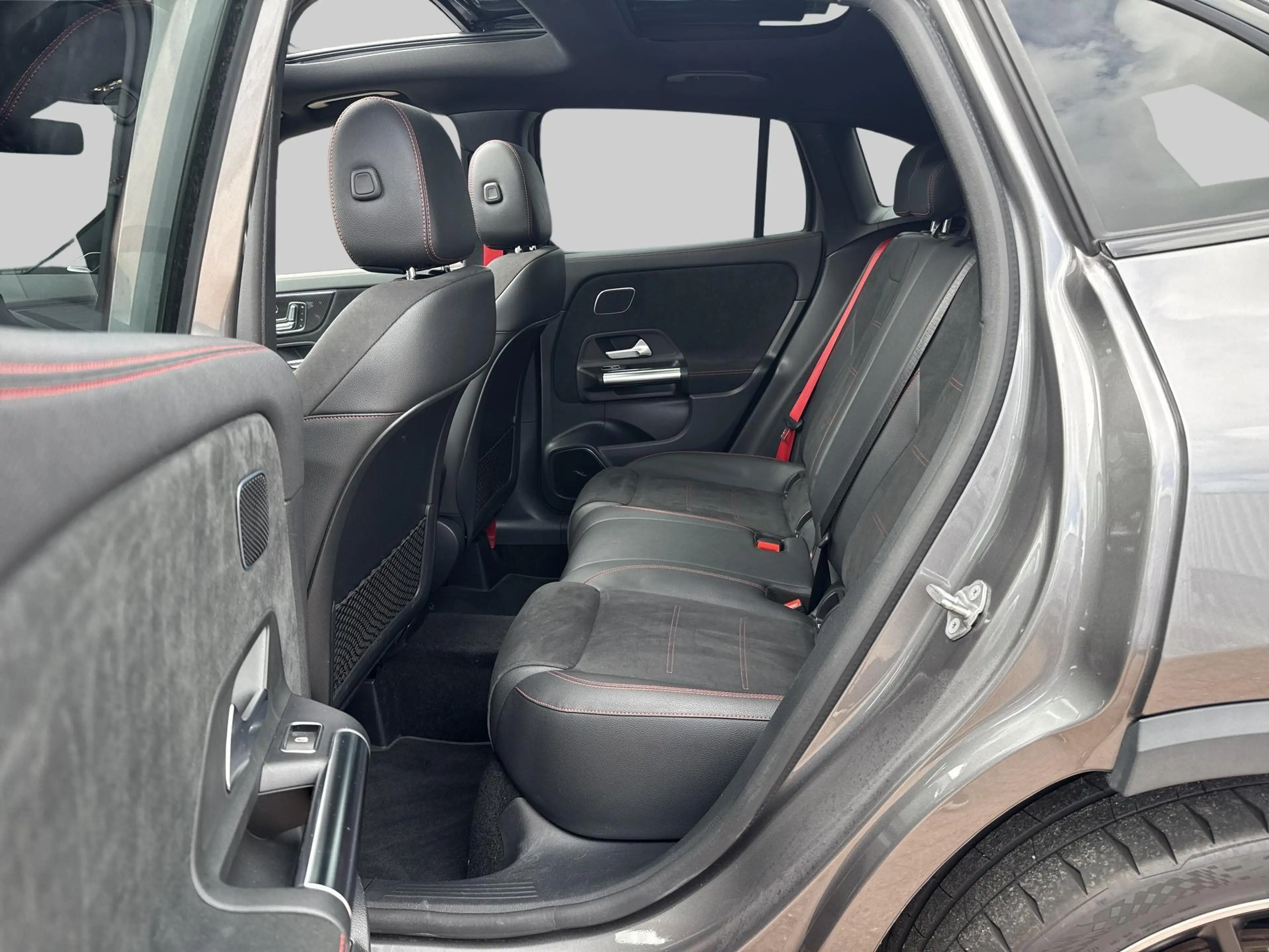 Mercedes-Benz GLA 35 AMG 4MATIC — photo 6