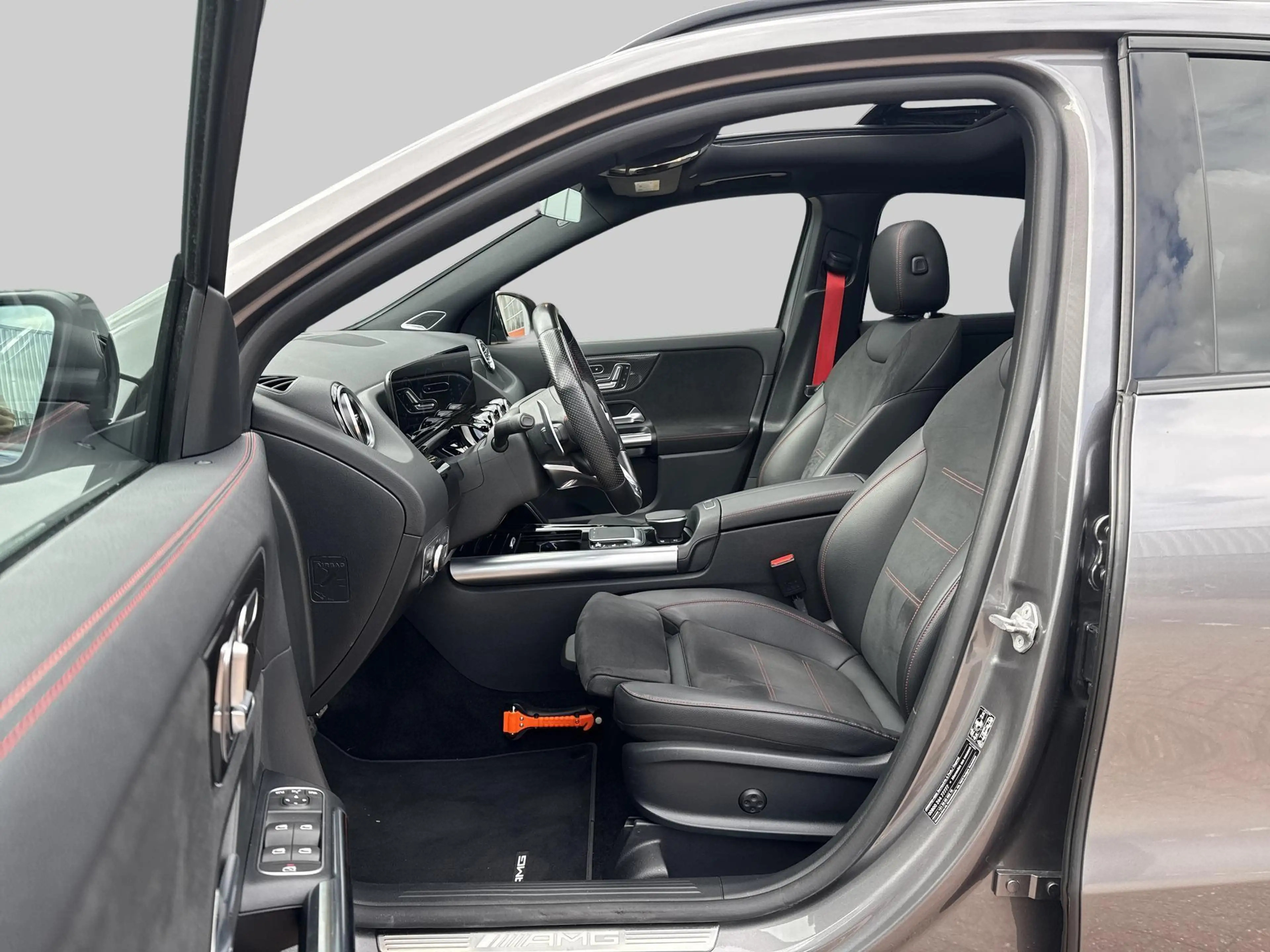 Mercedes-Benz GLA 35 AMG 4MATIC — photo 12
