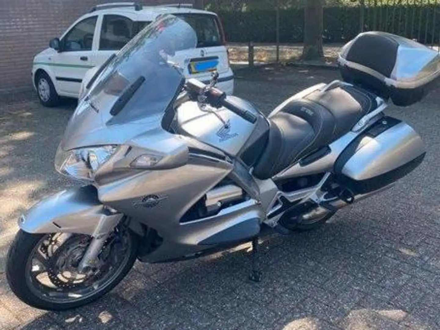 Honda ST 1300 Zilver - 2