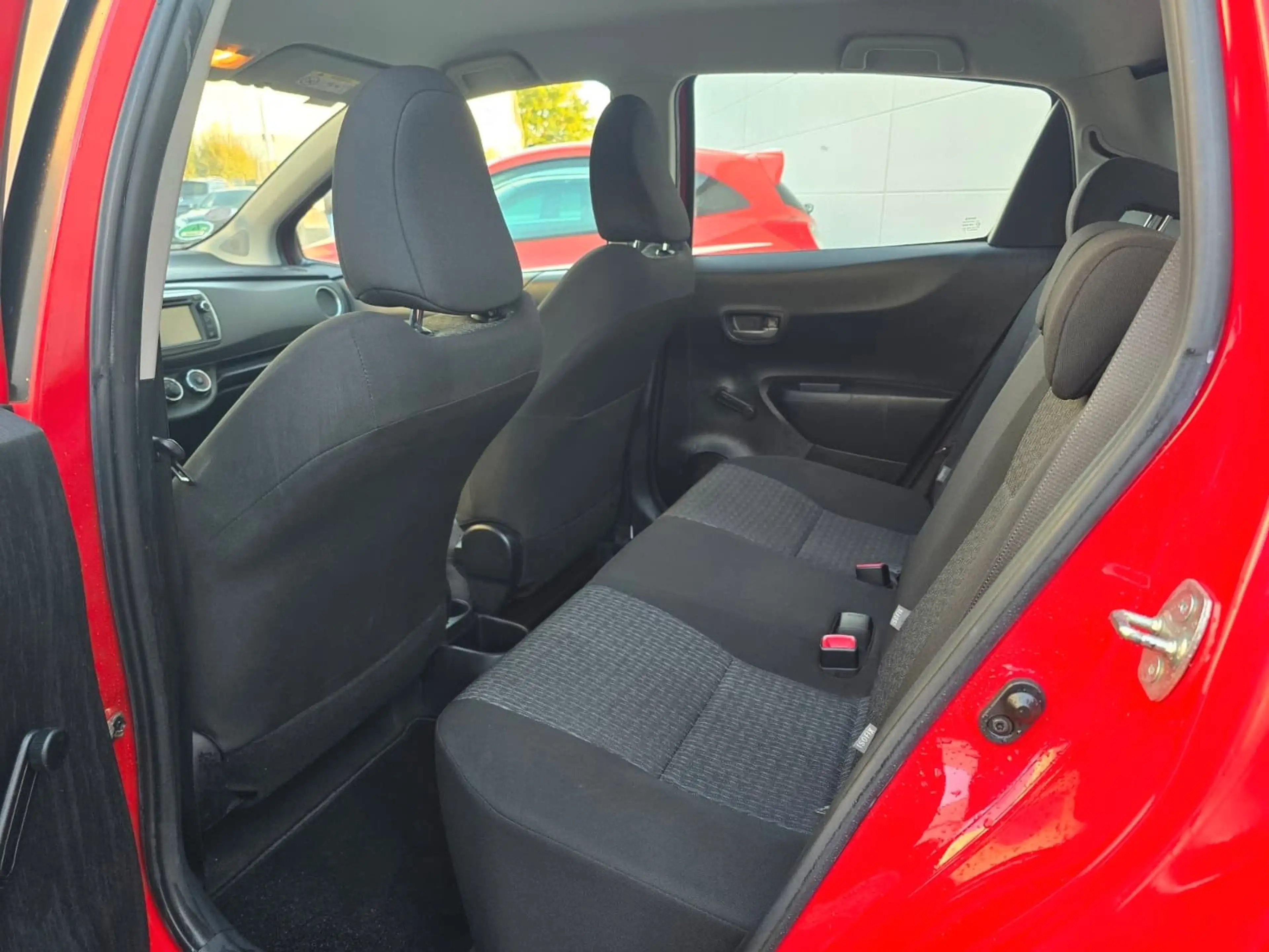 Toyota Yaris Edition 2014 — photo 9