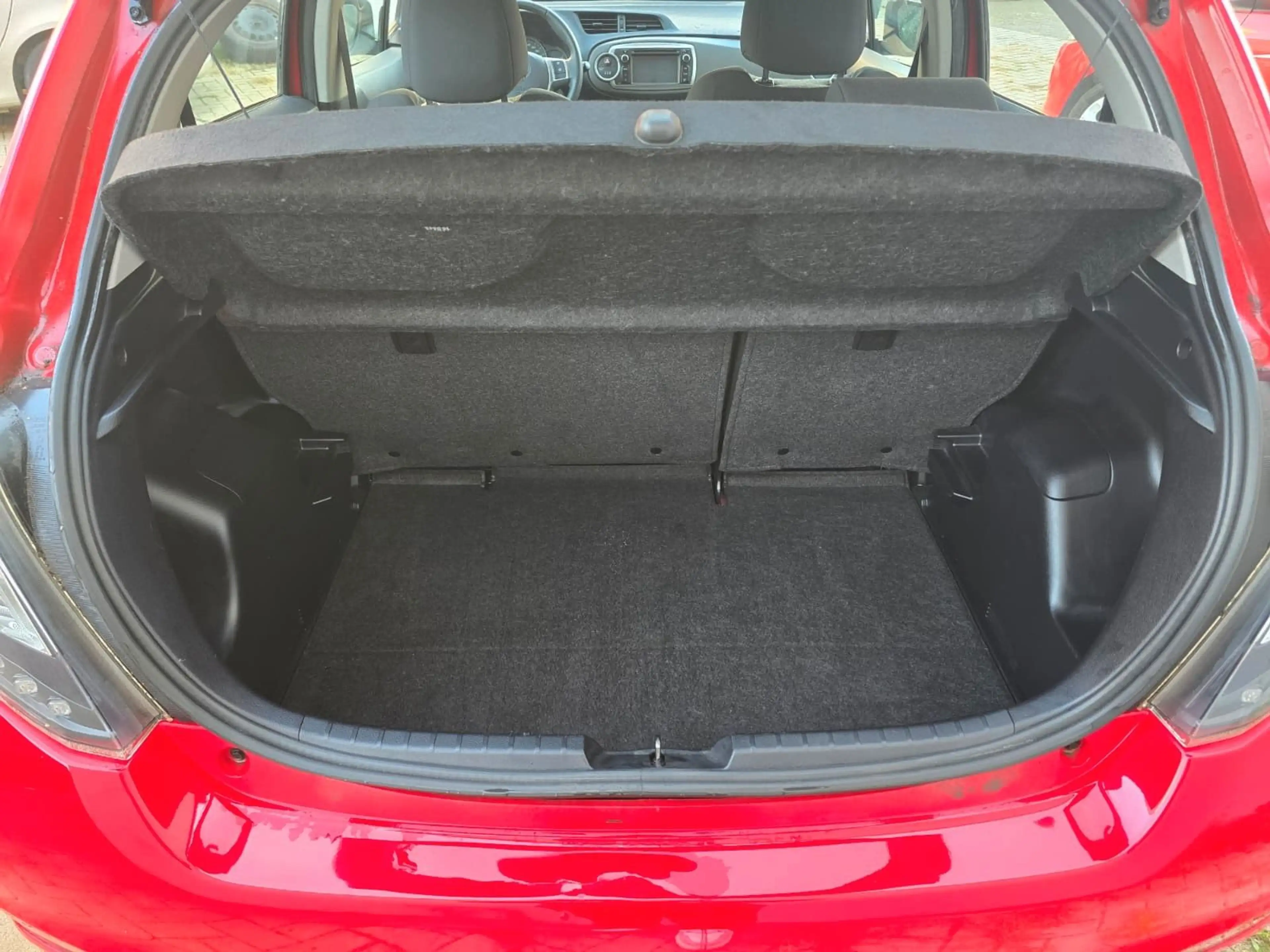 Toyota Yaris Edition 2014 — photo 11
