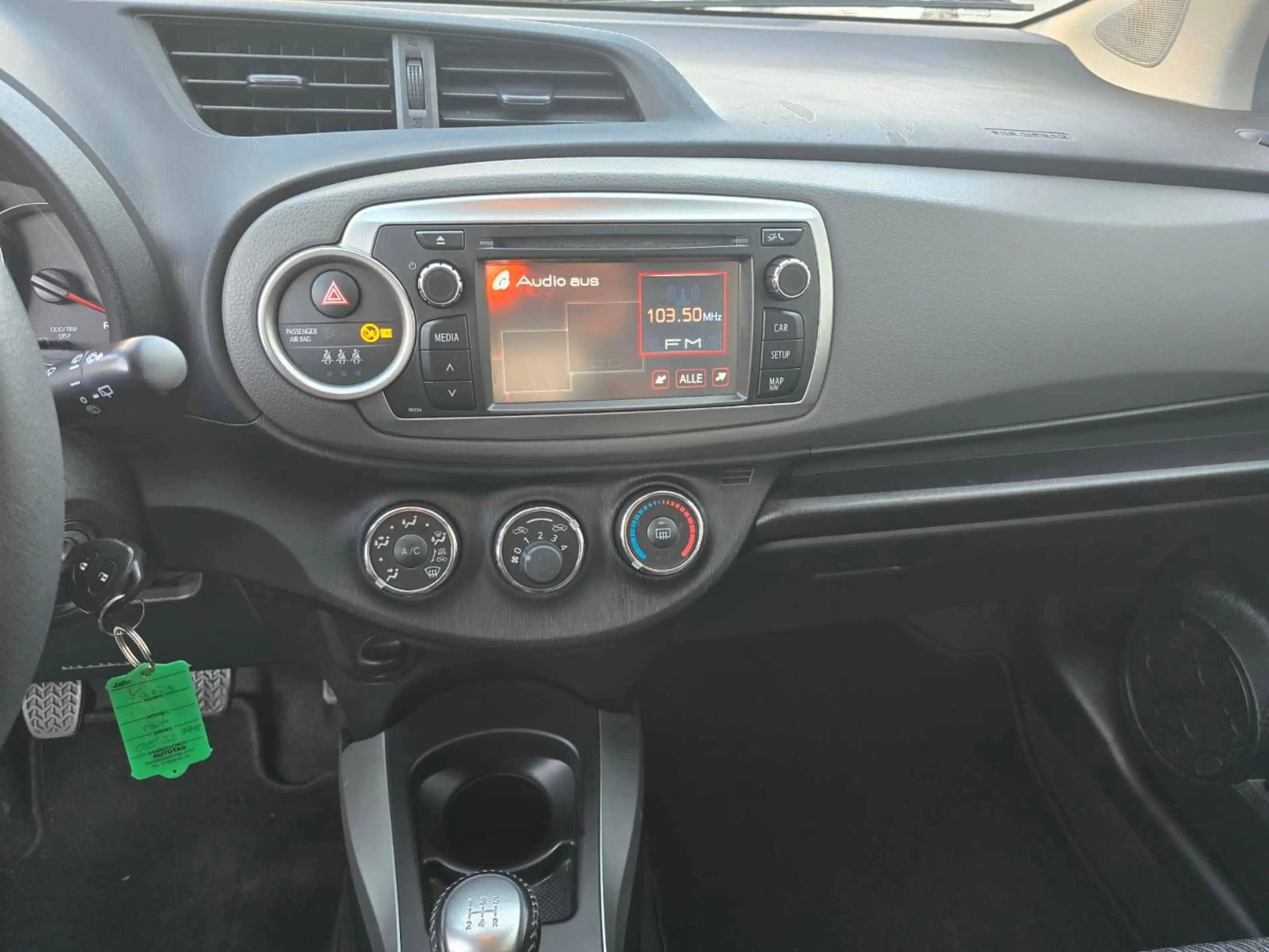 Toyota Yaris Edition 2014 — photo 13