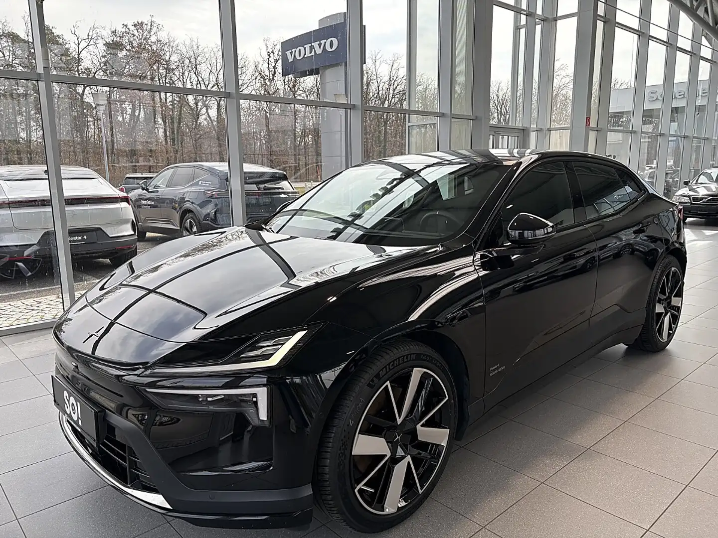 Polestar 4 Long Range 100kWh Dual Motor Plus Schwarz - 2