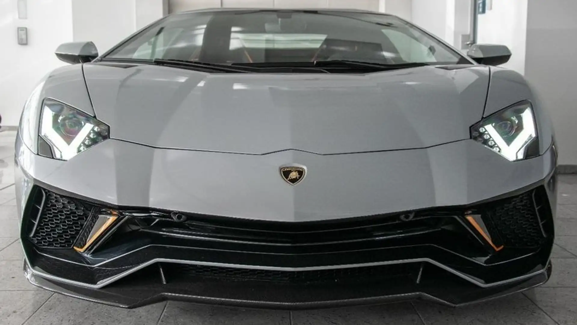 Lamborghini Aventador Deportivo Automático de 3 Puertas Gris - 1