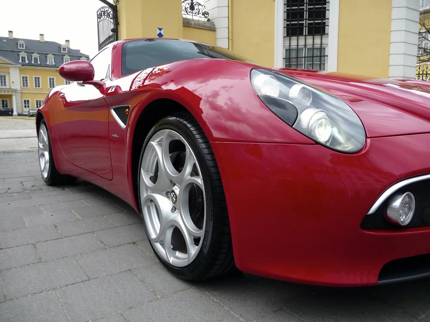 Alfa Romeo 8C * Rarität in Rosso Alfa / 3.395 km * Rouge - 1