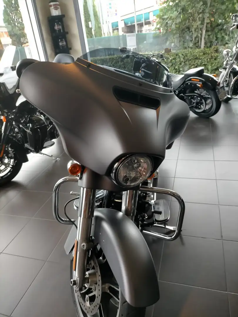 Harley-Davidson Street Glide Grigio - 2