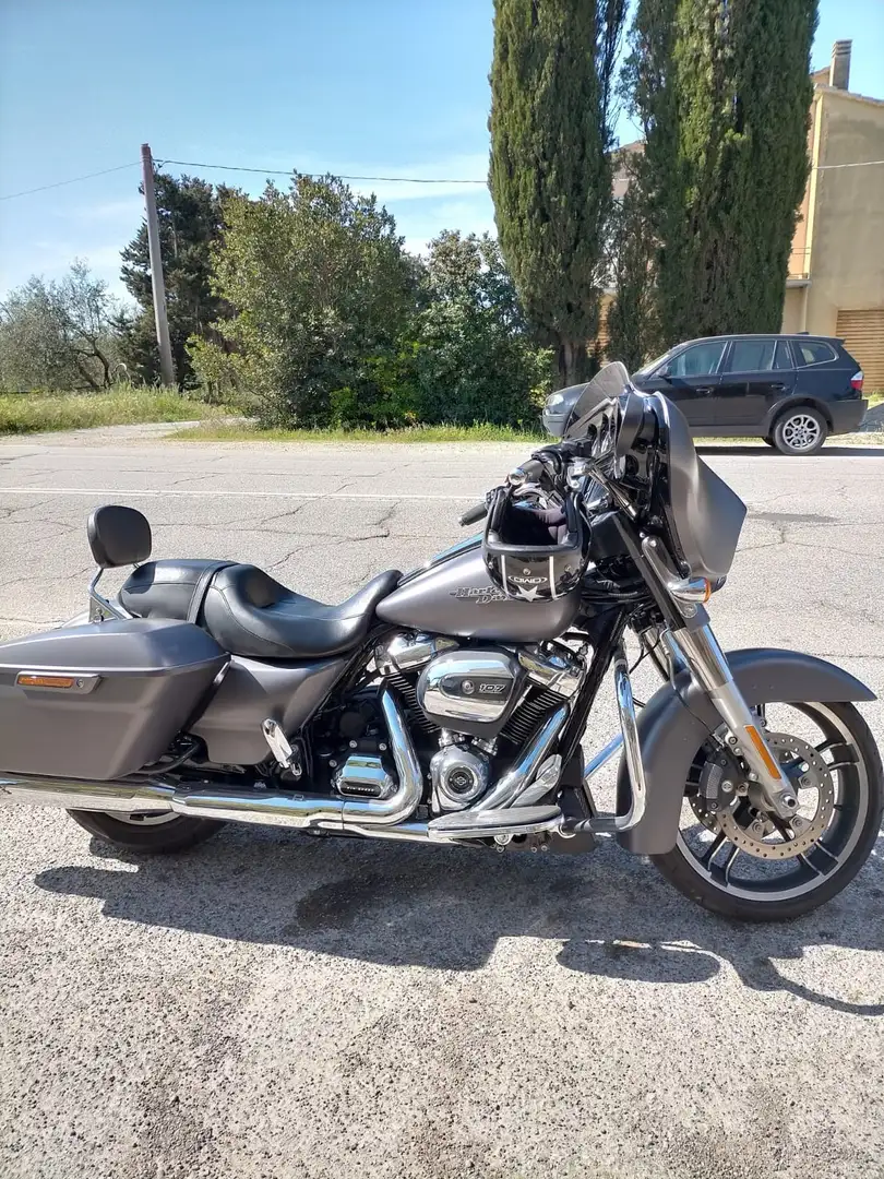 Harley-Davidson Street Glide Grigio - 1