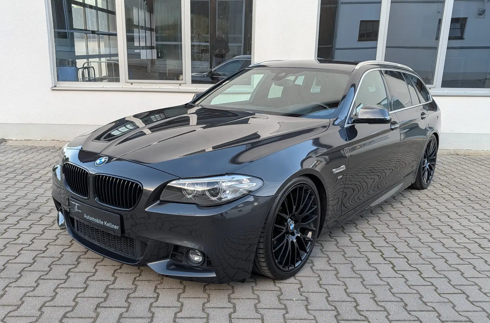 BMW 530 530d xDrive/M-Sport/INDIVIDUAL/20"BMW/HUD/4-ZONEN Šedá - 1
