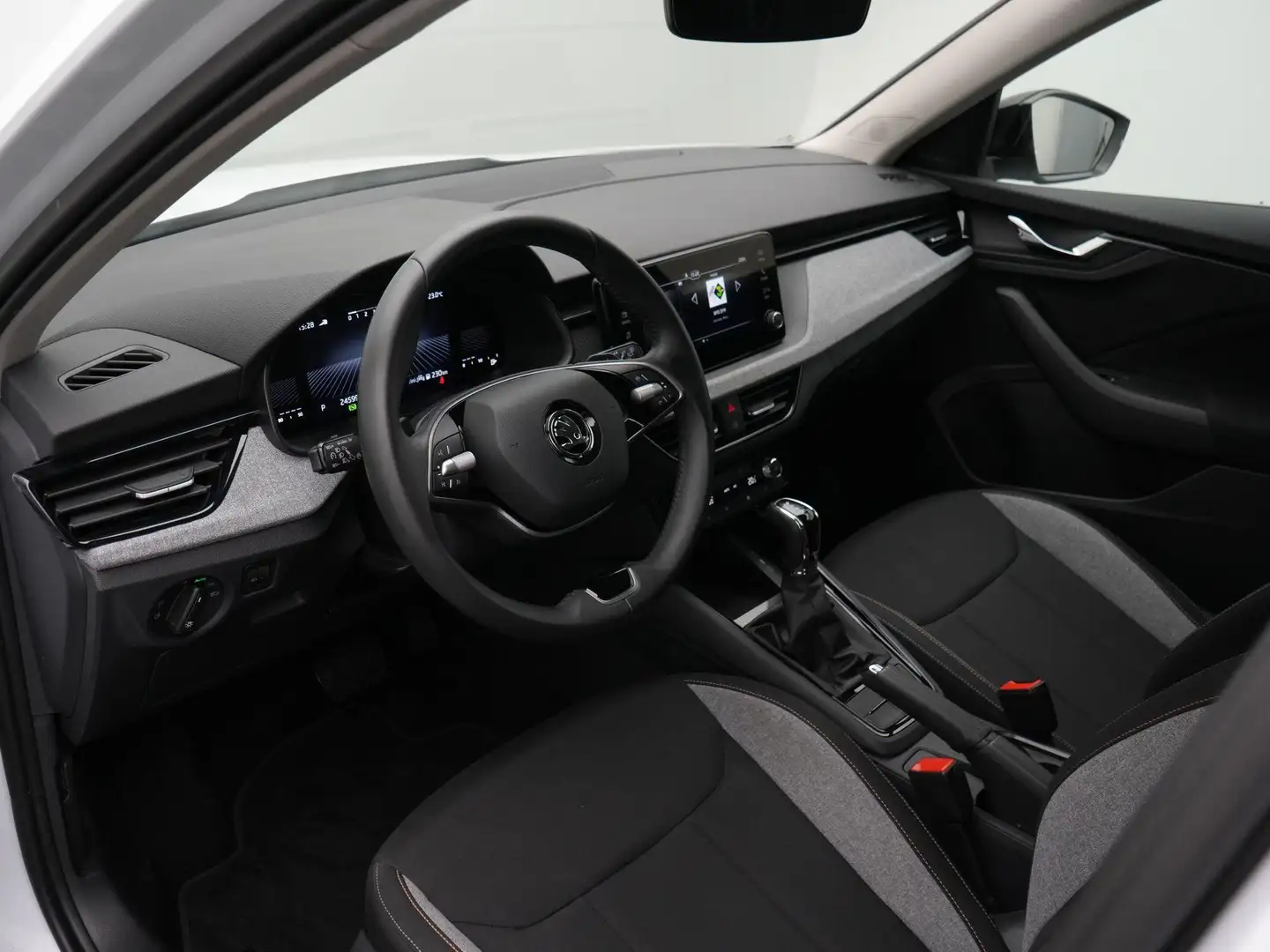 Skoda Kamiq 1.0 TSI 115 pk DSG Selection | Achteruitrijcamera Wit - 2