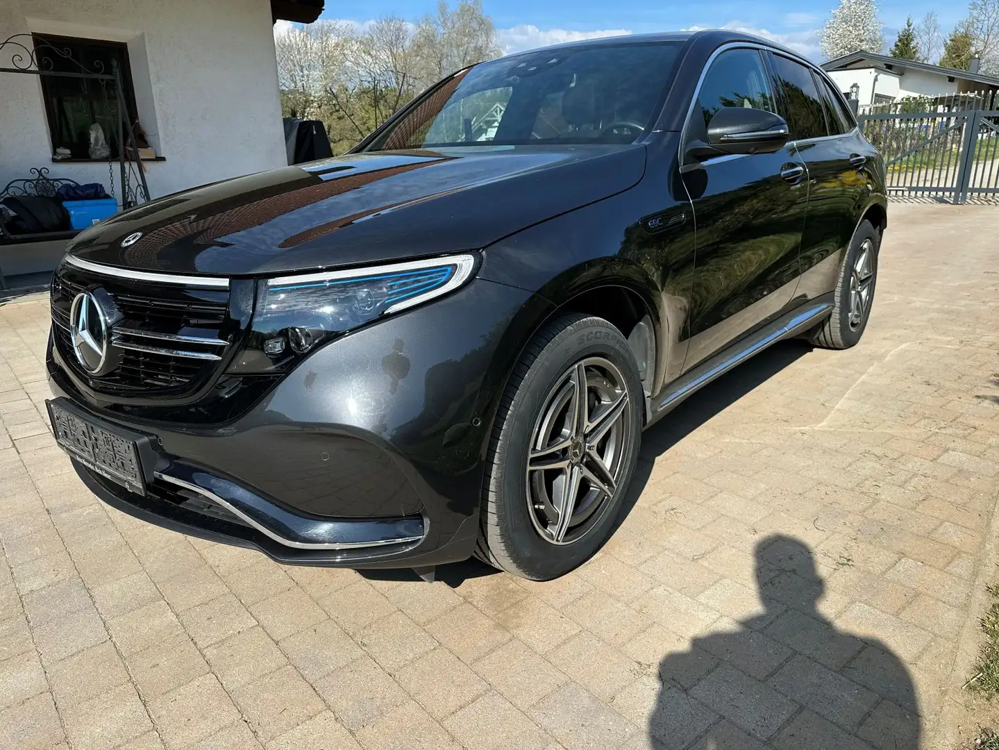 Mercedes-Benz EQC 400 EQC 400 4MATIC 80kWh AMG Line Aut. AMG Line Grau - 1