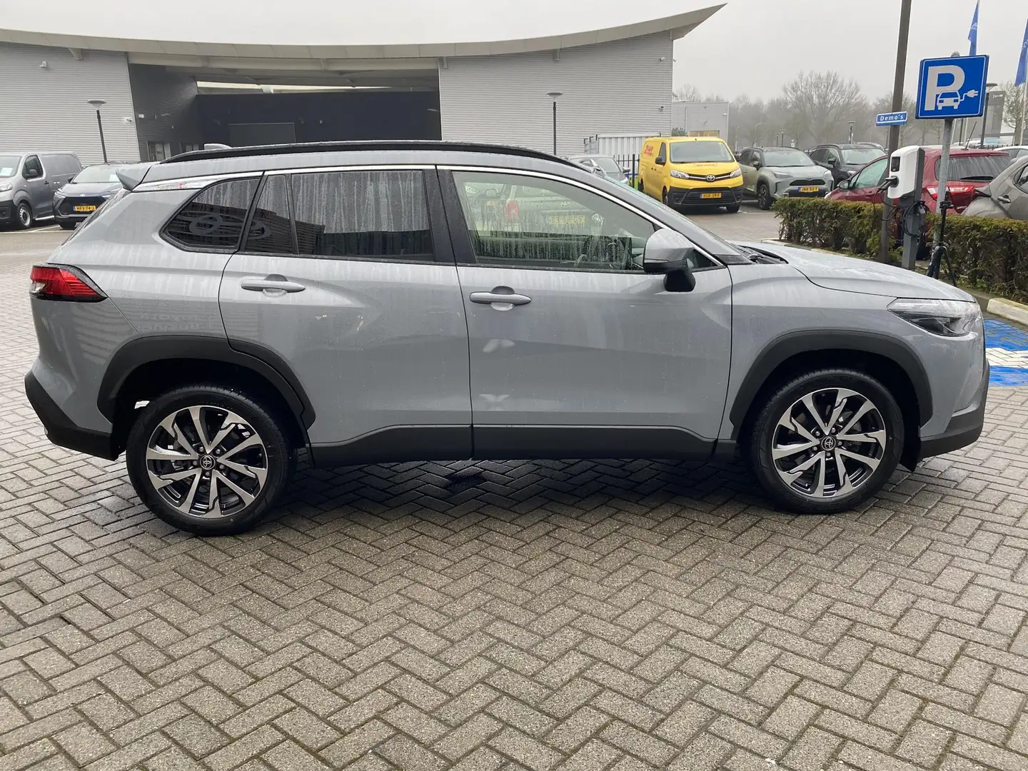 Toyota Corolla Cross Hybrid 140 Dynamic Grau - 2