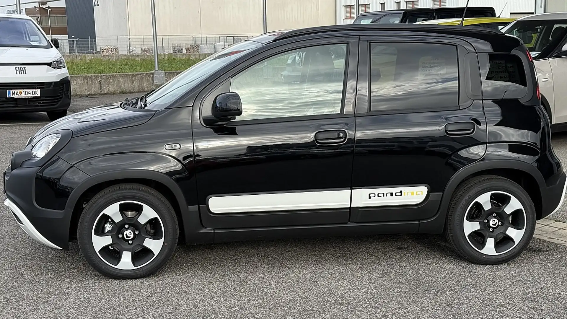 Fiat Panda Firefly Hybrid 70 Pandina Cross Schwarz - 2