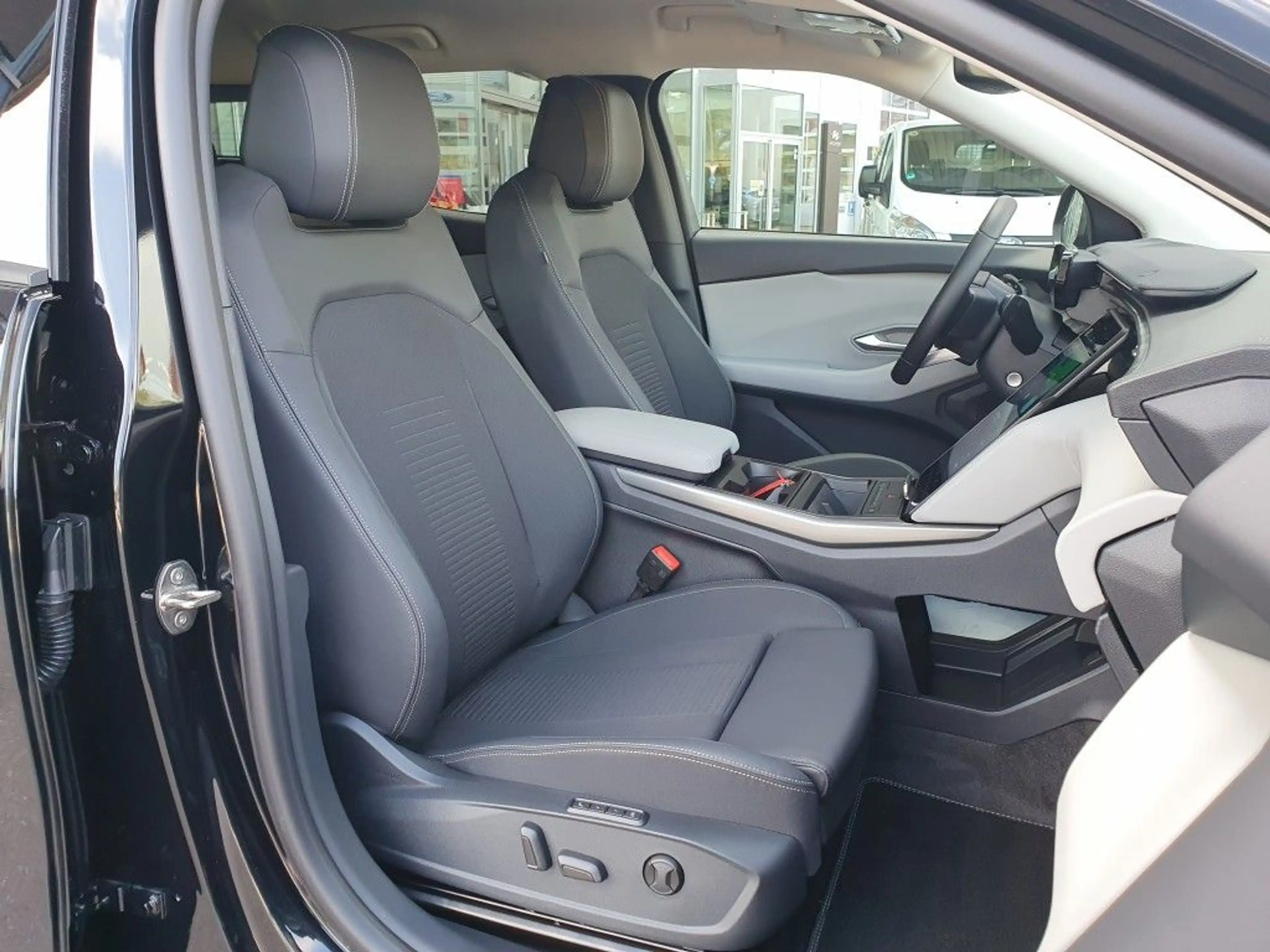 Ford Explorer Elektromotor mit Extended Range RWD 79kWh Select — photo 10