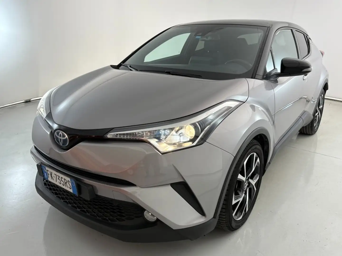 Toyota C-HR 5 Porte 1.8 Hybrid Style Stříbrná - 1