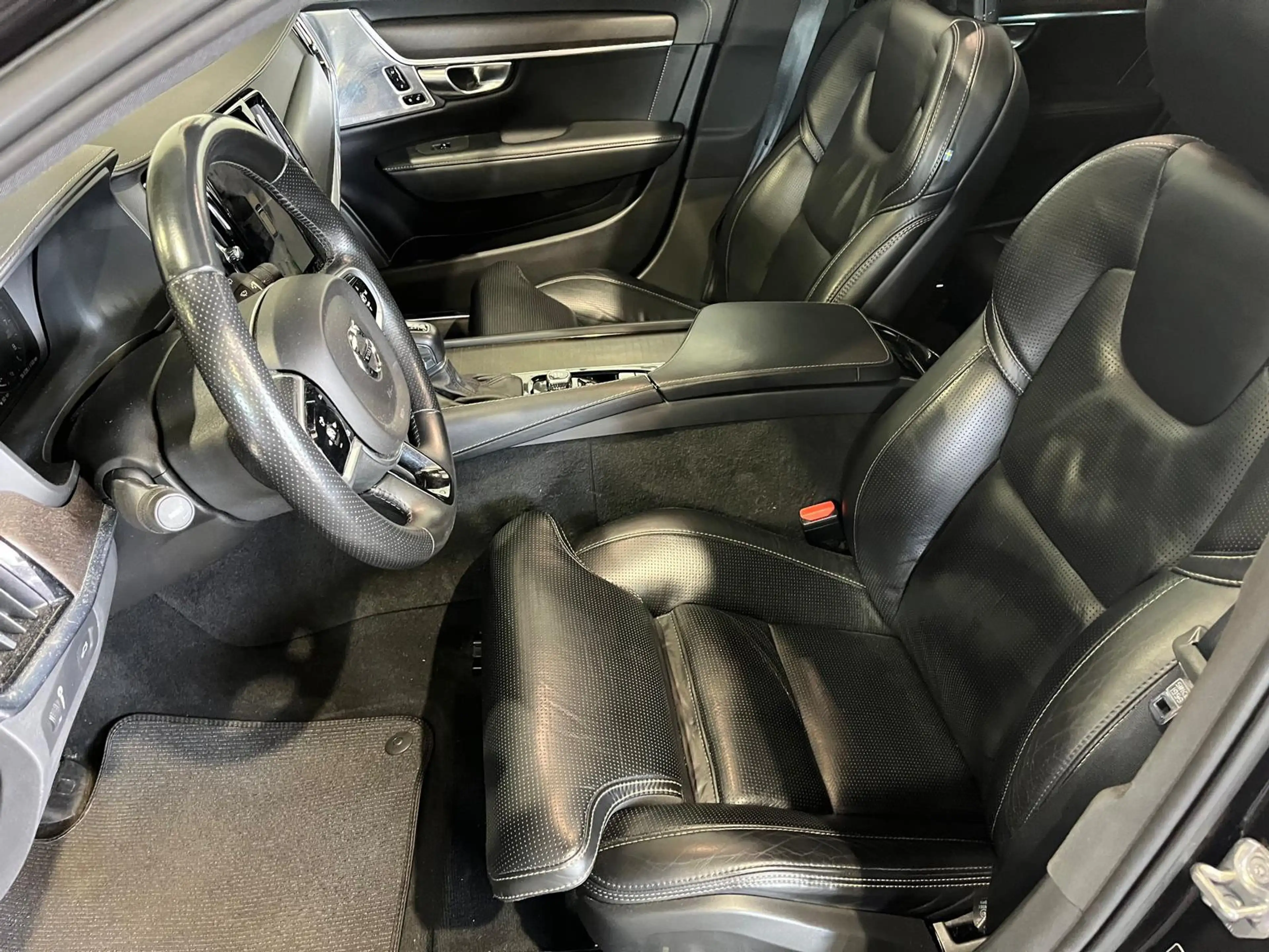 Volvo V90 Cross Country 2.0 T6 Pro — photo 2