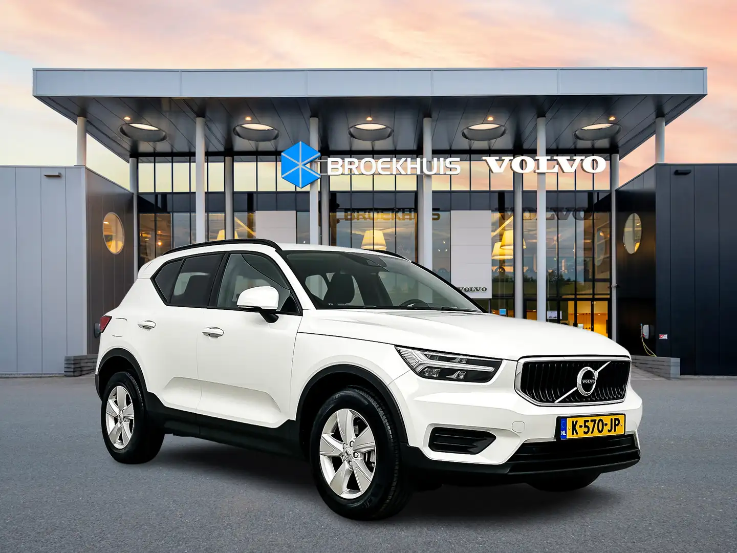 Volvo XC40 T2 Momentum Core 17' | Leder / Nubuck bekleding | Blanc - 2