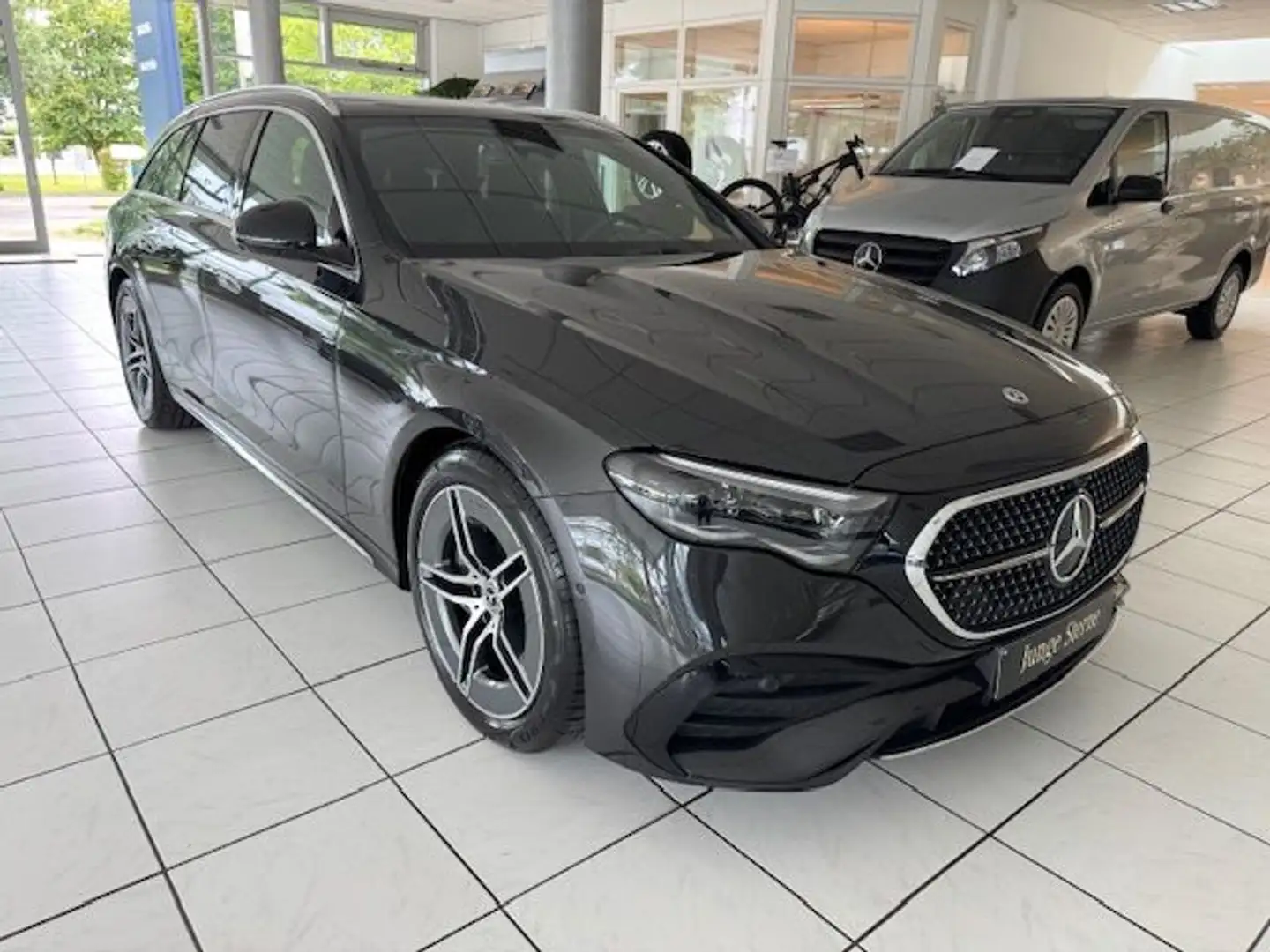 Mercedes-Benz E 450 d 4M T AMG Line Adv+ Pano AHK Digi 360° Di Gris - 2
