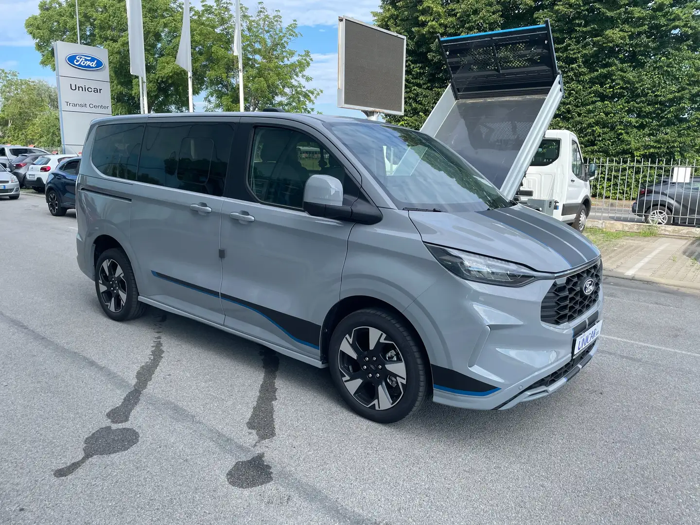 Ford Tourneo Custom 320L1 SPORT 2.0TDCI 170CV C.AUTOMAT.8R Grigio - 2