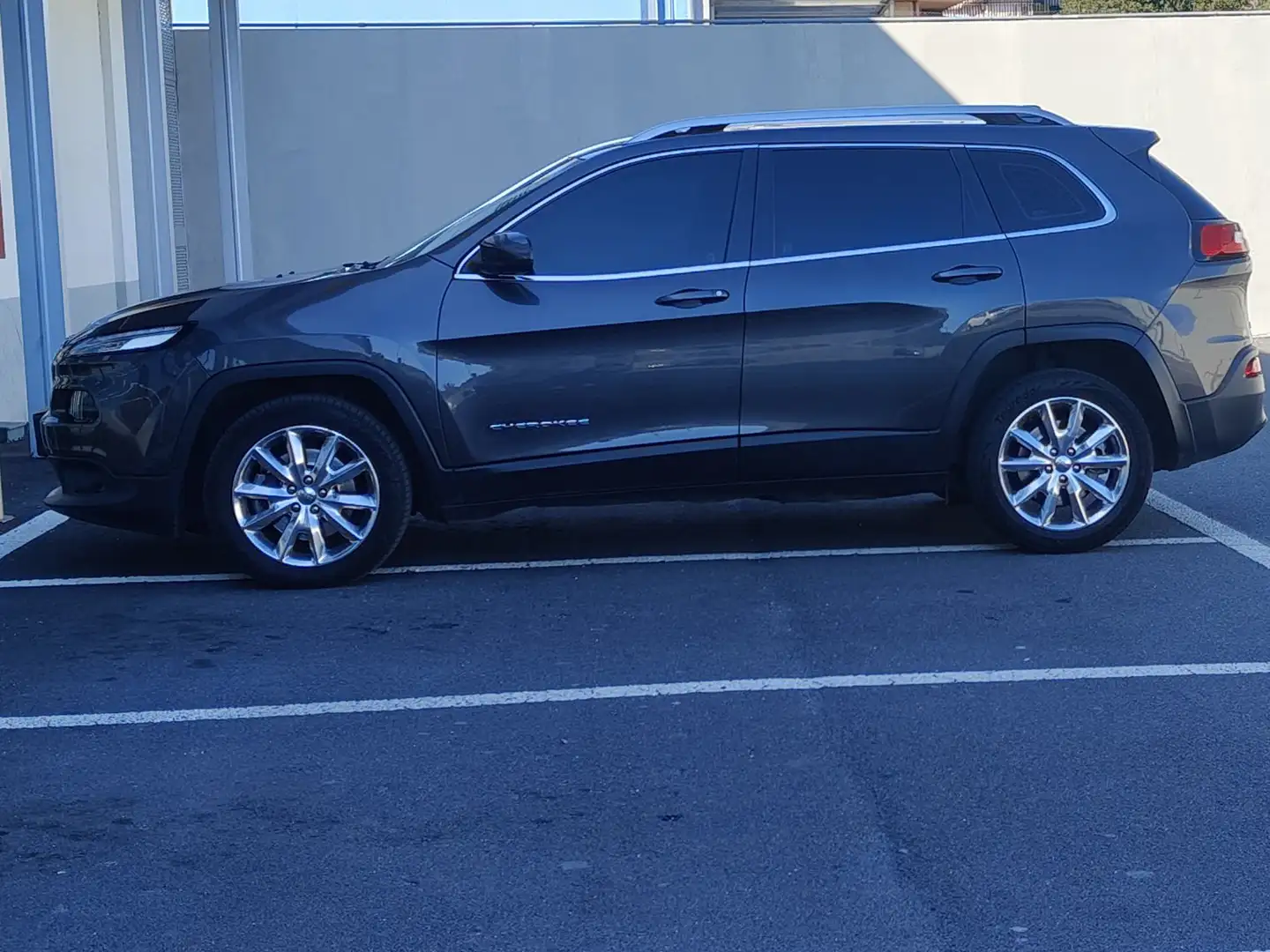 Jeep Cherokee Longitude Gris - 1