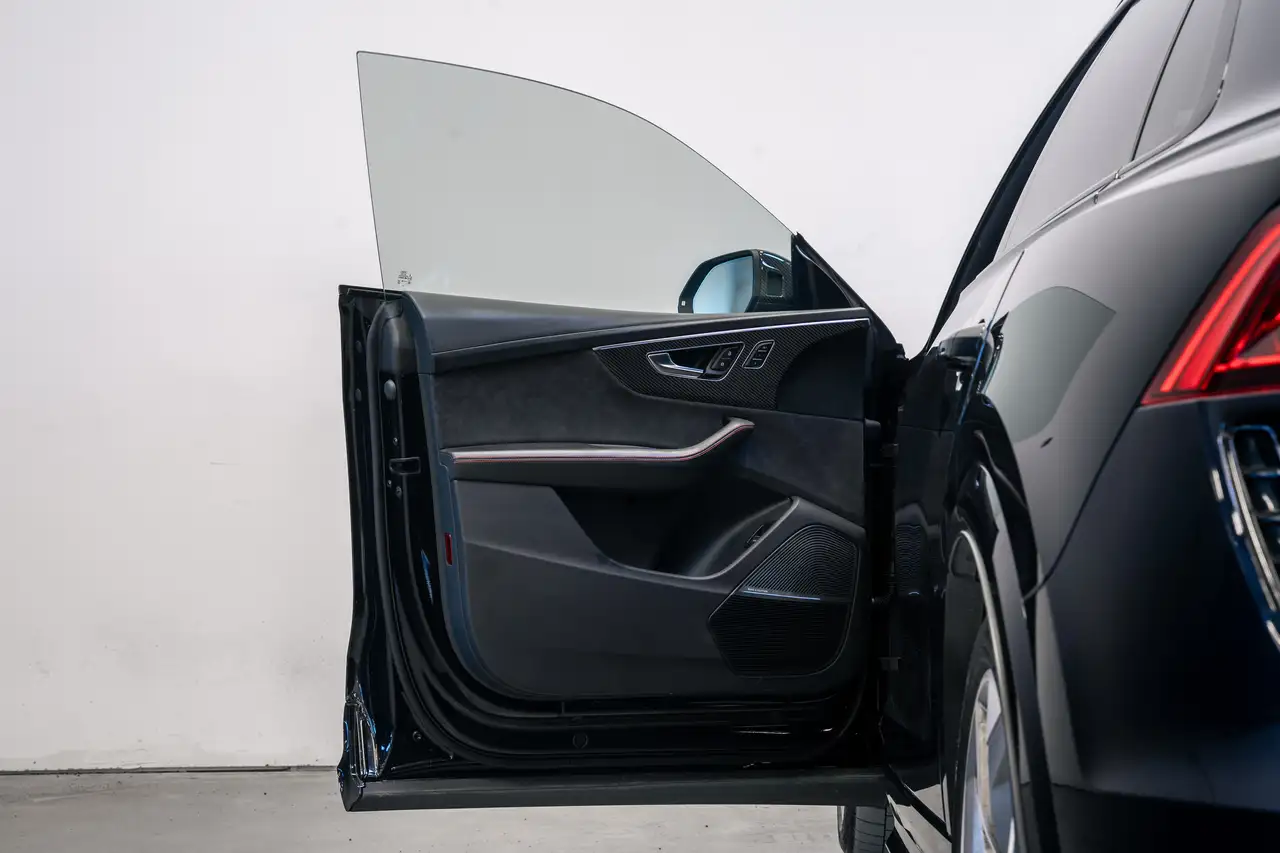 Audi RS Q8 снимка Audi RS Q8