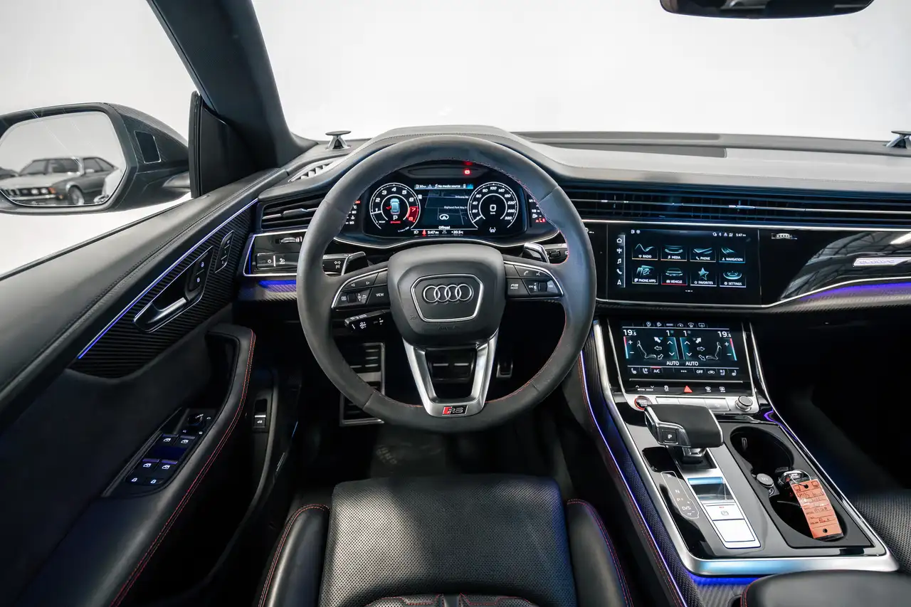 Audi RS Q8 снимка Audi RS Q8
