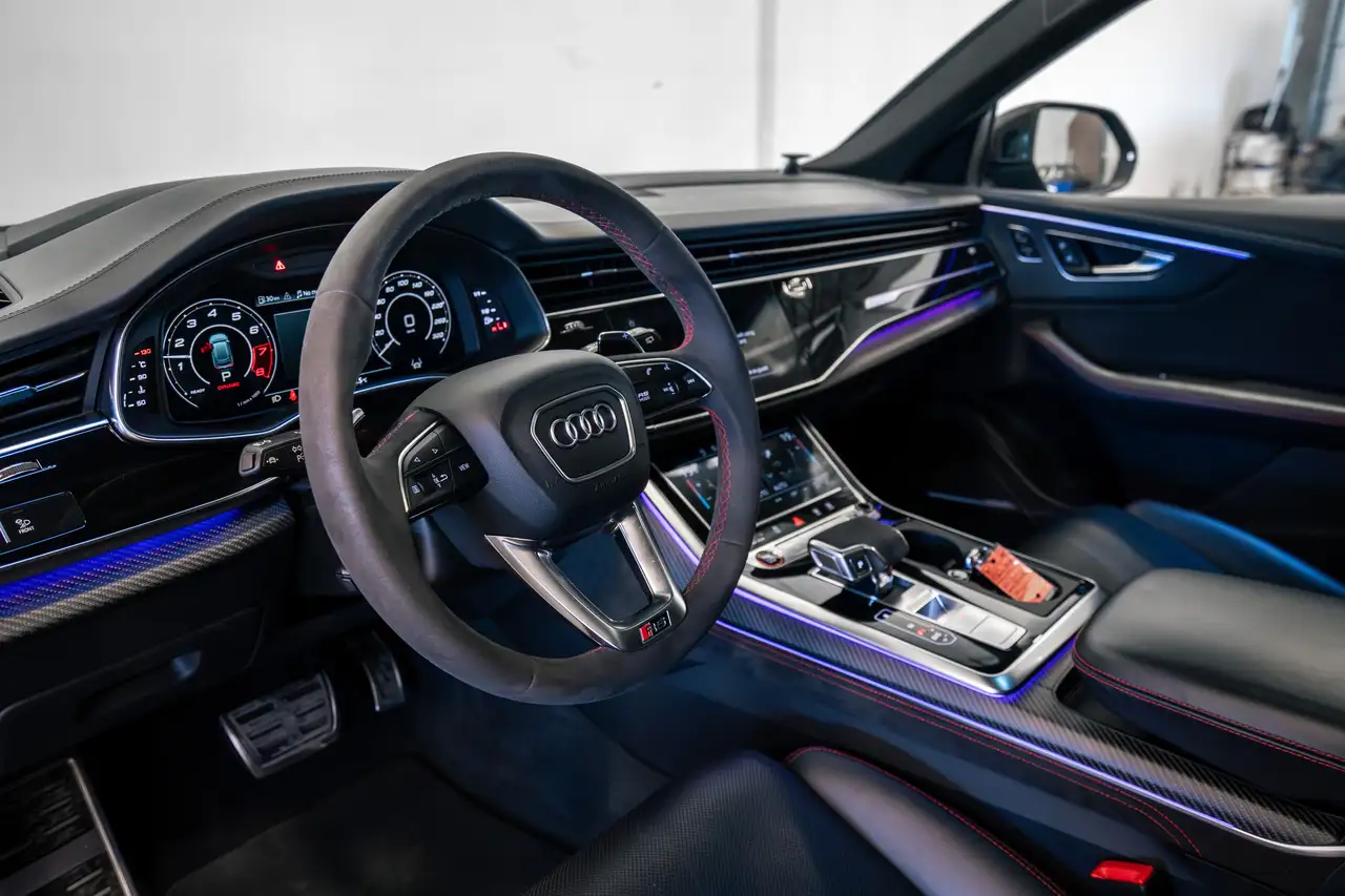 Audi RS Q8 снимка Audi RS Q8