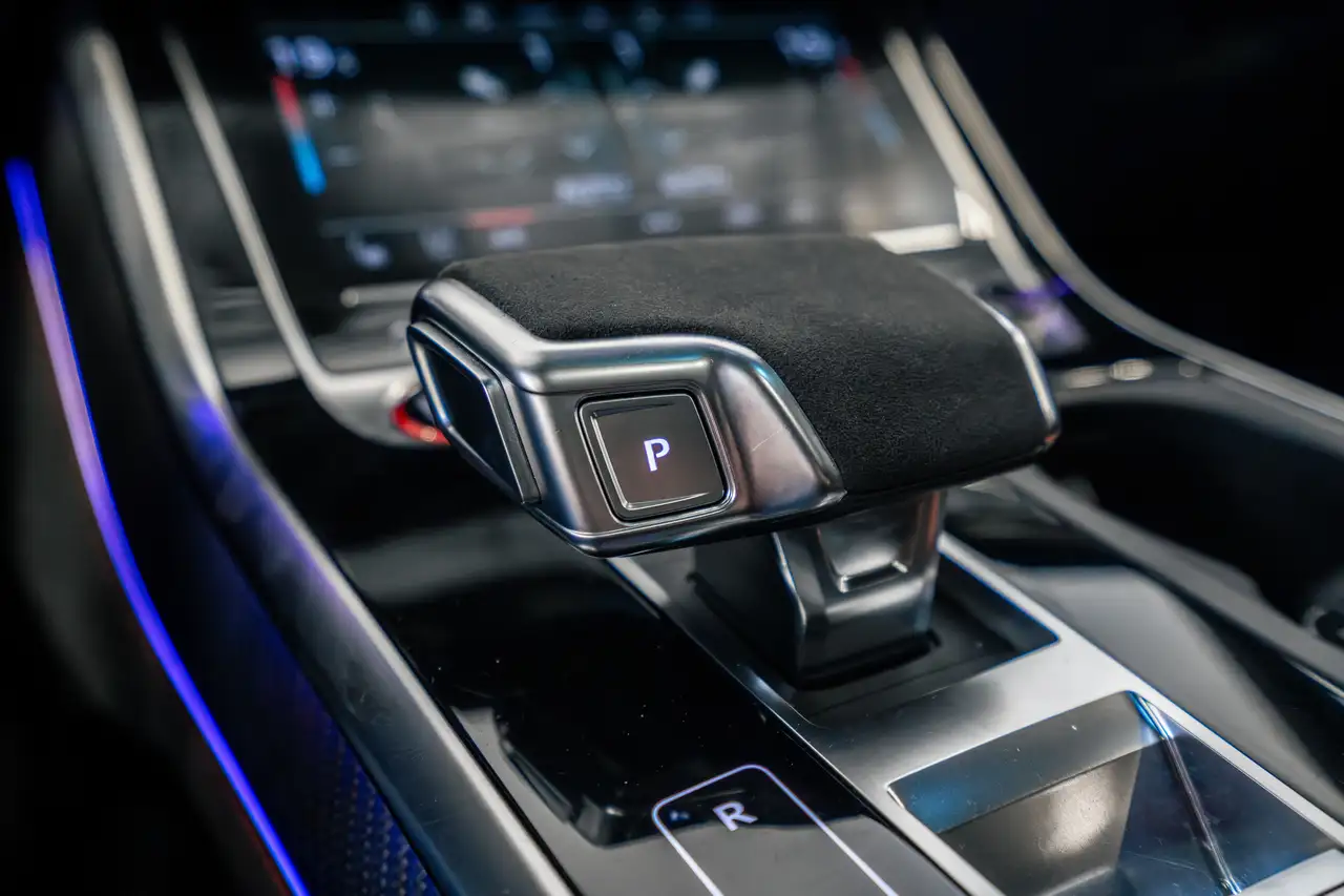 Audi RS Q8 снимка Audi RS Q8