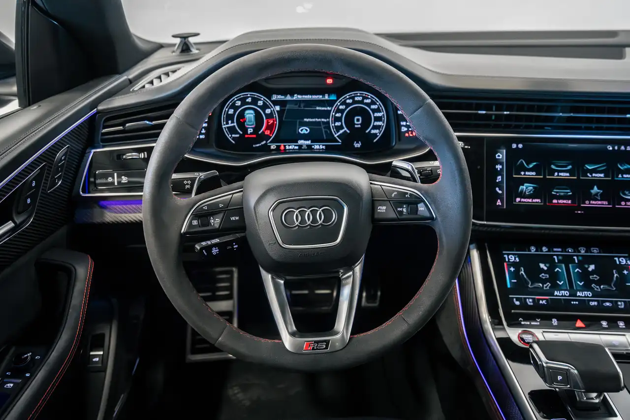 Audi RS Q8 снимка Audi RS Q8