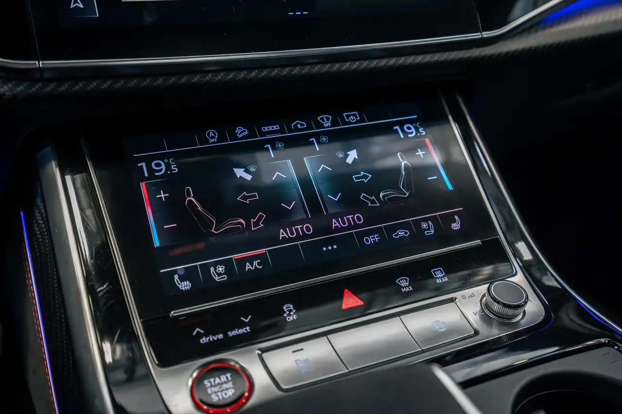 Audi RS Q8 снимка Audi RS Q8