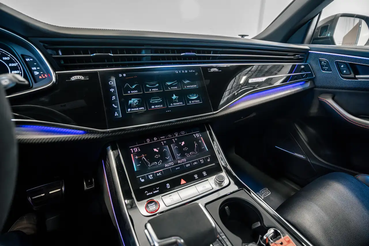 Audi RS Q8 снимка Audi RS Q8