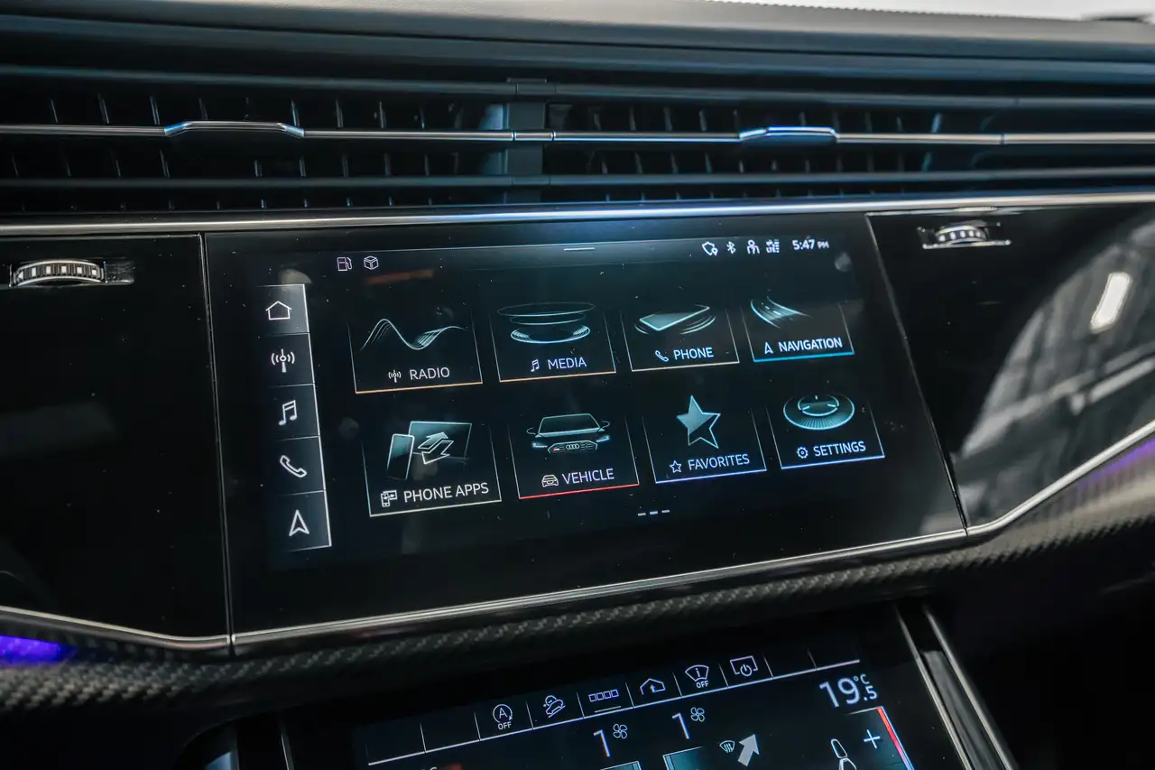 Audi RS Q8 снимка Audi RS Q8