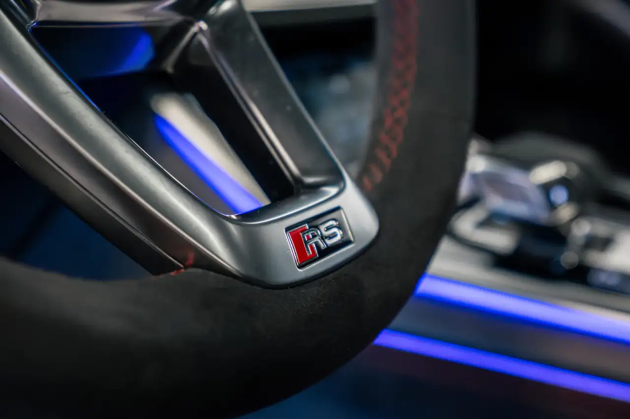 Audi RS Q8 снимка Audi RS Q8