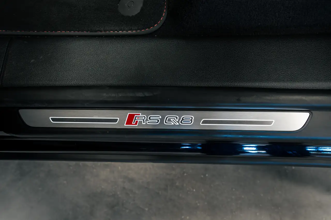Audi RS Q8 снимка Audi RS Q8