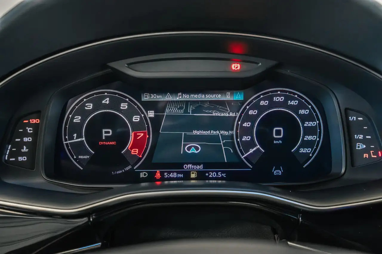 Audi RS Q8 снимка Audi RS Q8
