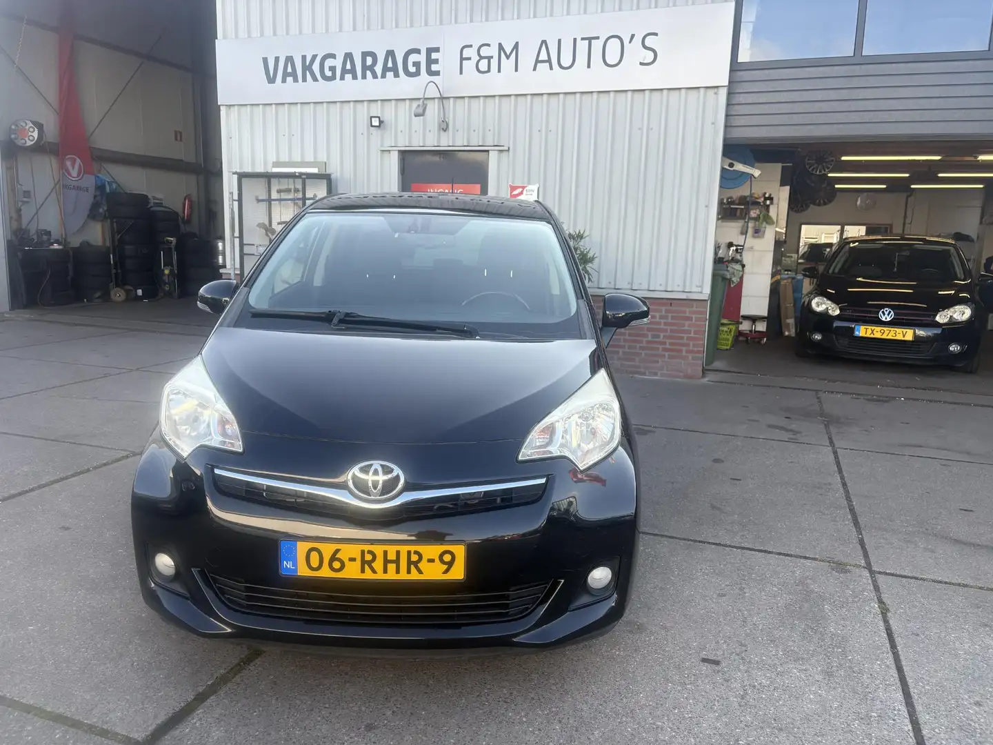 Toyota Verso-S 1.3 VVT-i Dynamic Zwart - 2