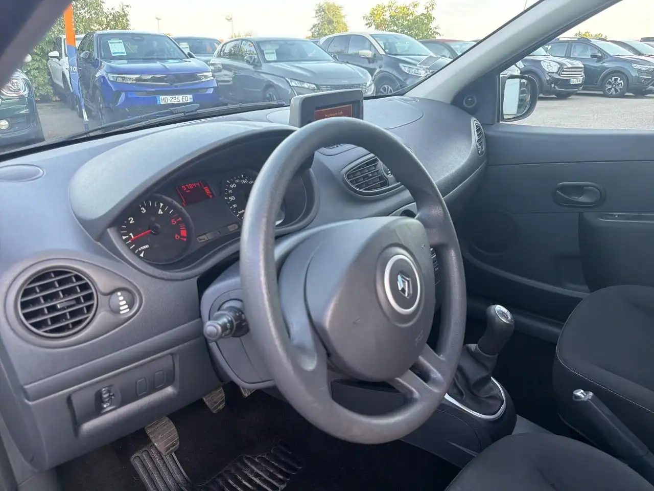 Renault Clio Citadine 5 portes — photo 14