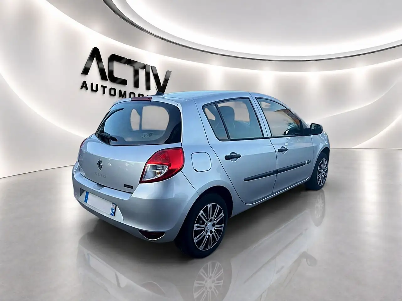 Renault Clio Citadine 5 portes — photo 6