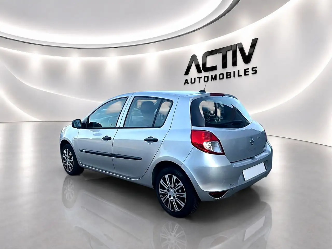 Renault Clio Citadine 5 portes — photo 4