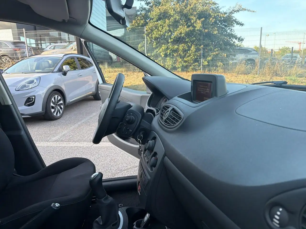 Renault Clio Citadine 5 portes — photo 23