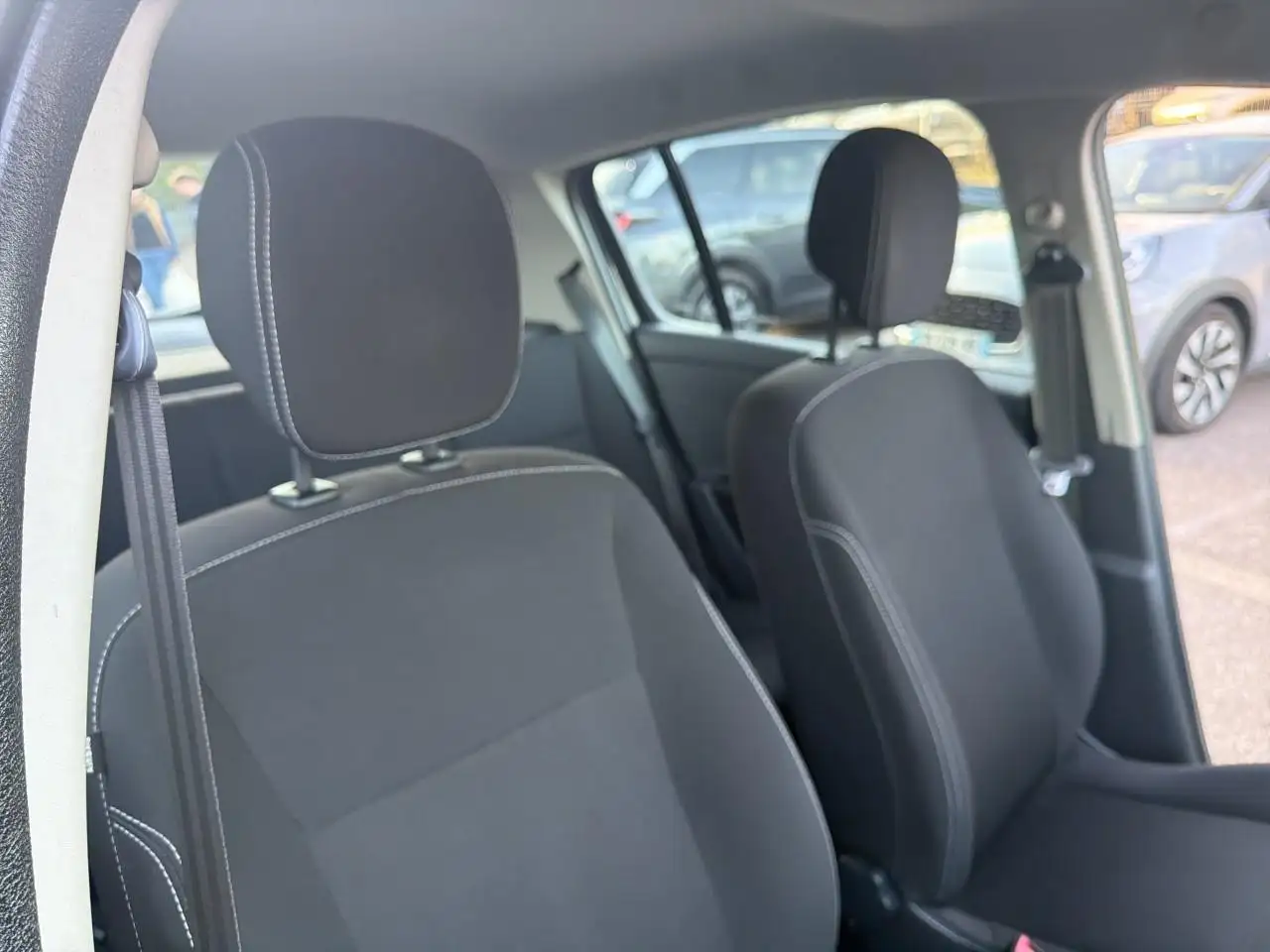 Renault Clio Citadine 5 portes — photo 22