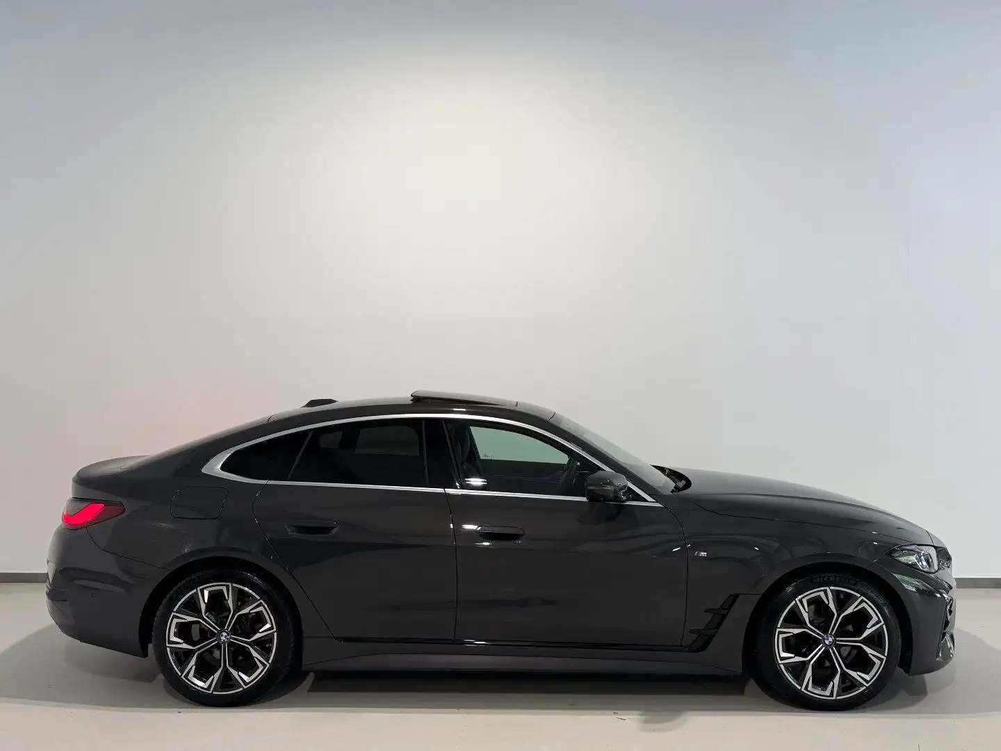 BMW 420 D xDrive GC/M-Sport/Schiebedach/Laser/360*Grad/AHK Grau - 2
