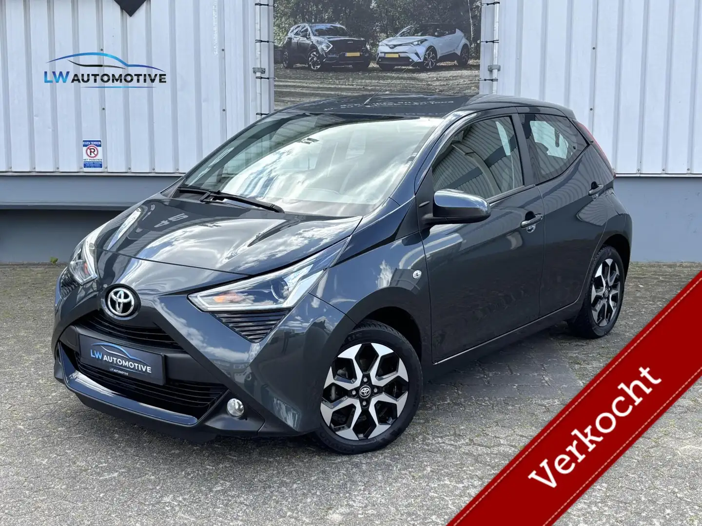 Toyota Aygo 1.0 VVT-i x-joy | 15'' velgen | Camera | Carplay Gris - 1