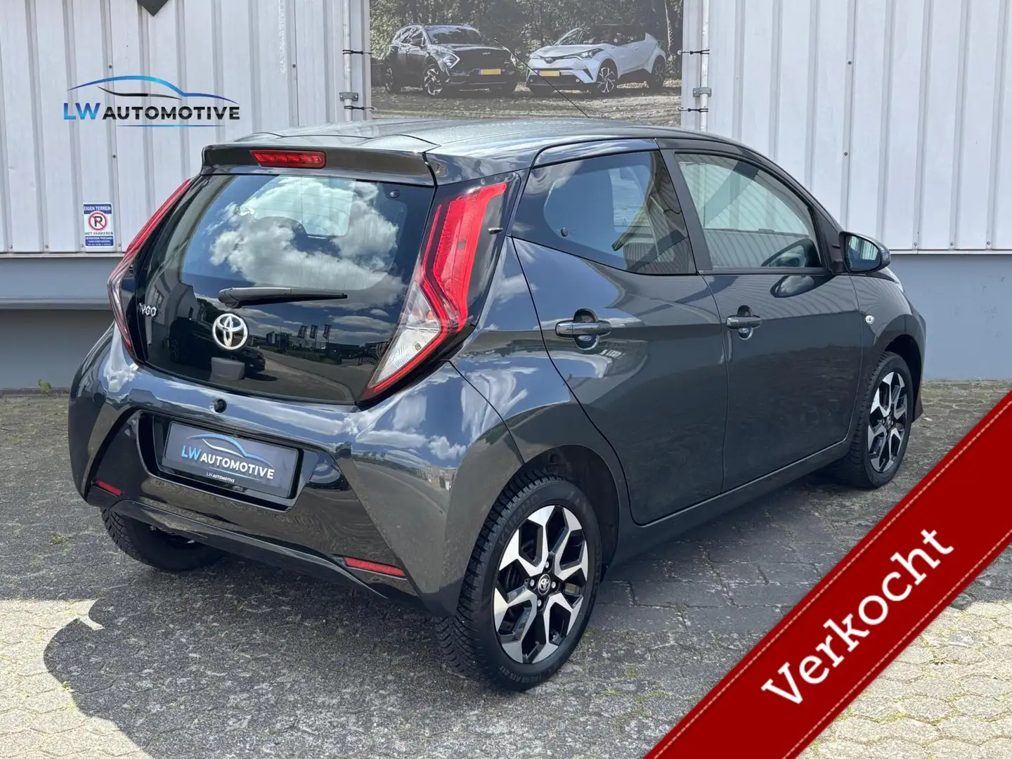 Toyota Aygo 1.0 VVT-i x-joy | 15'' velgen | Camera | Carplay Gris - 2