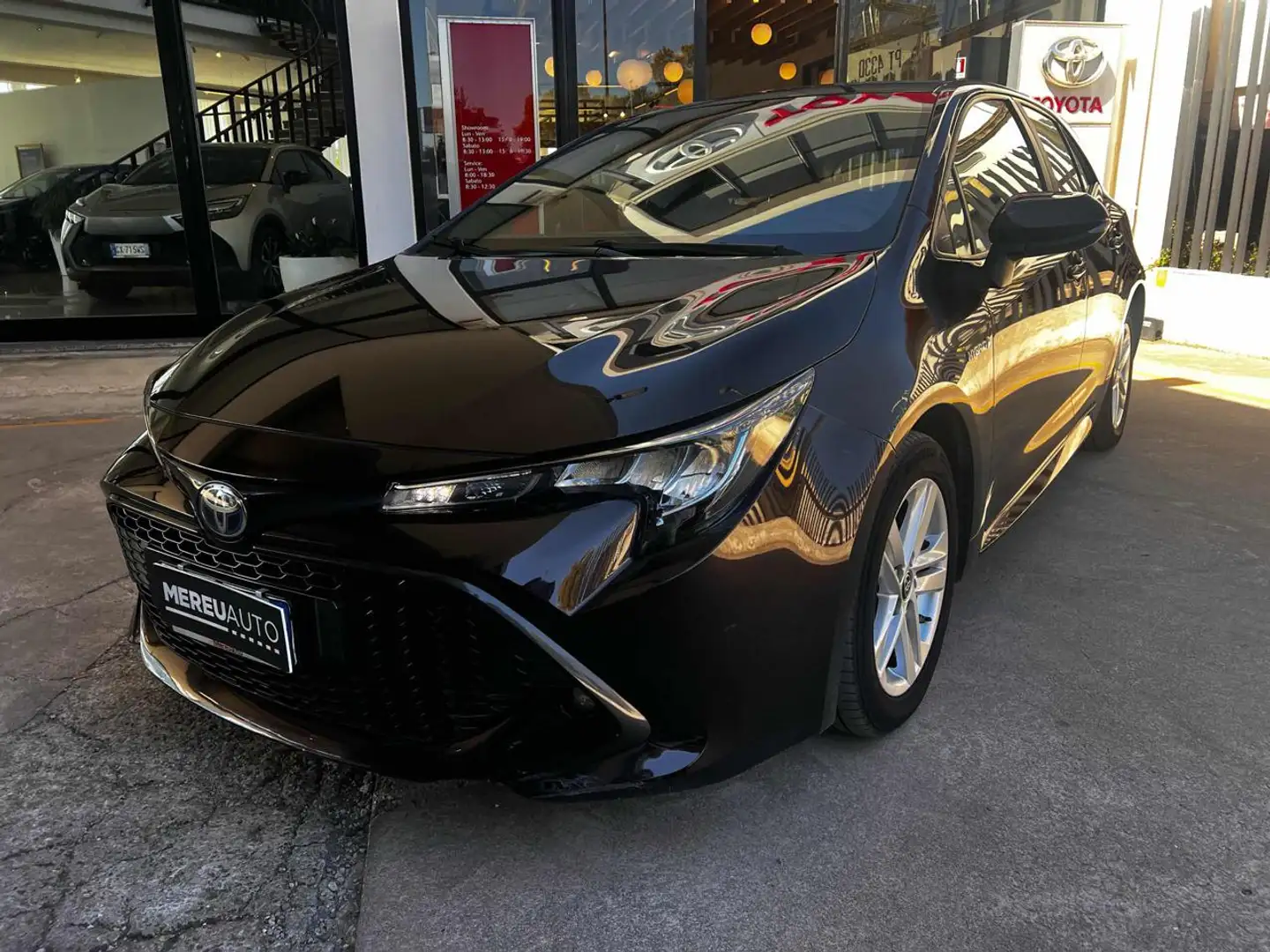 Toyota Corolla 1.8 Hybrid Active Schwarz - 1