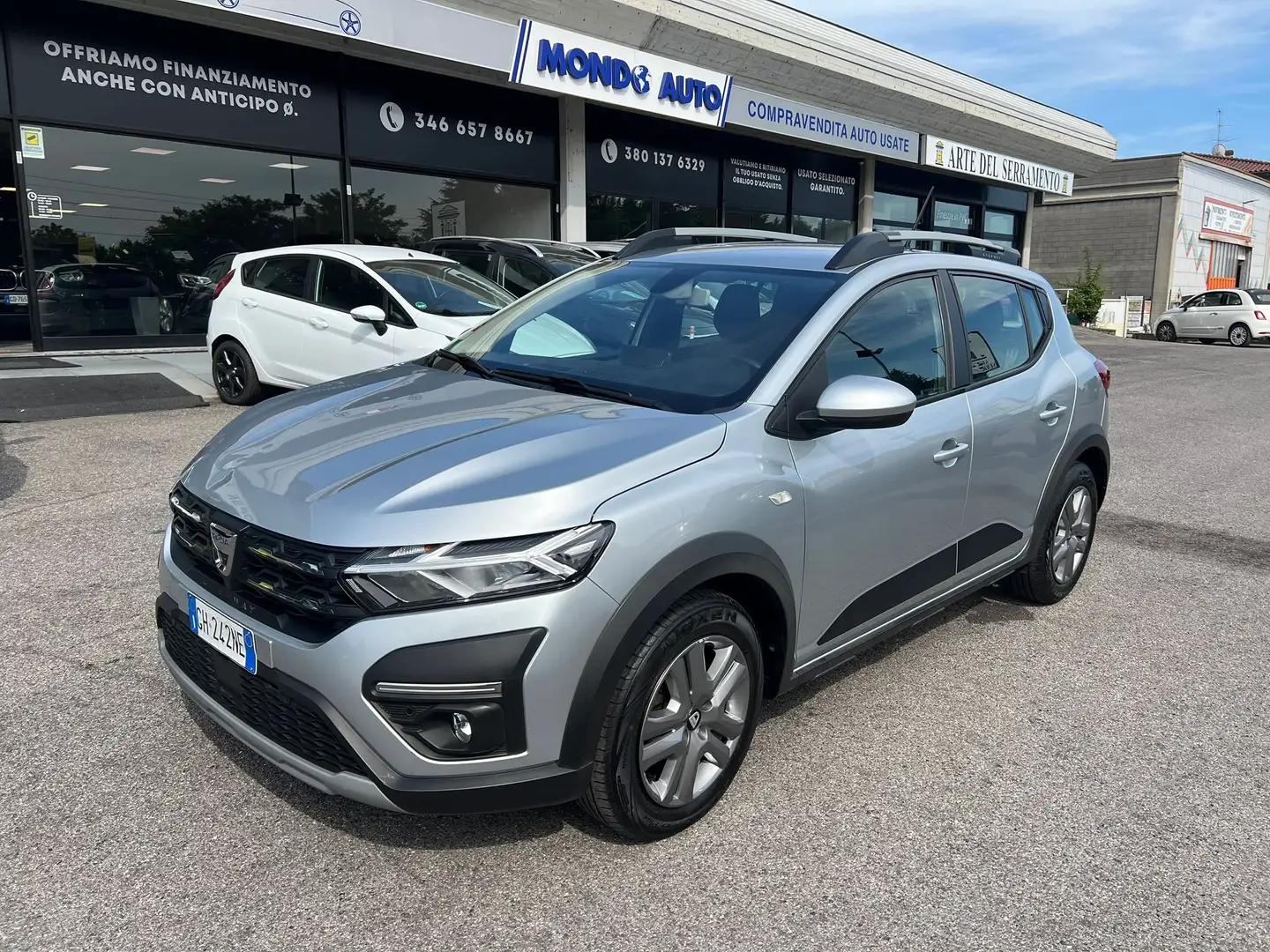 Dacia Sandero Stepway III 2021 1.0 tce Comfort SL DaciaPlus 90cv Zilver - 1