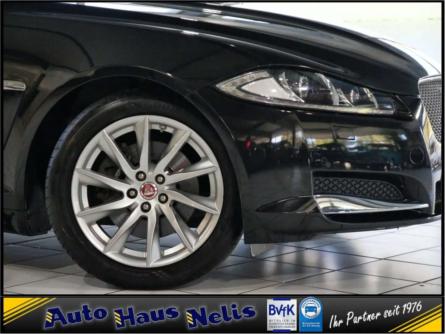 Jaguar XF Sportbrake 2,2D NaviTouch Xenon PDC RFKam Key Negru - 2