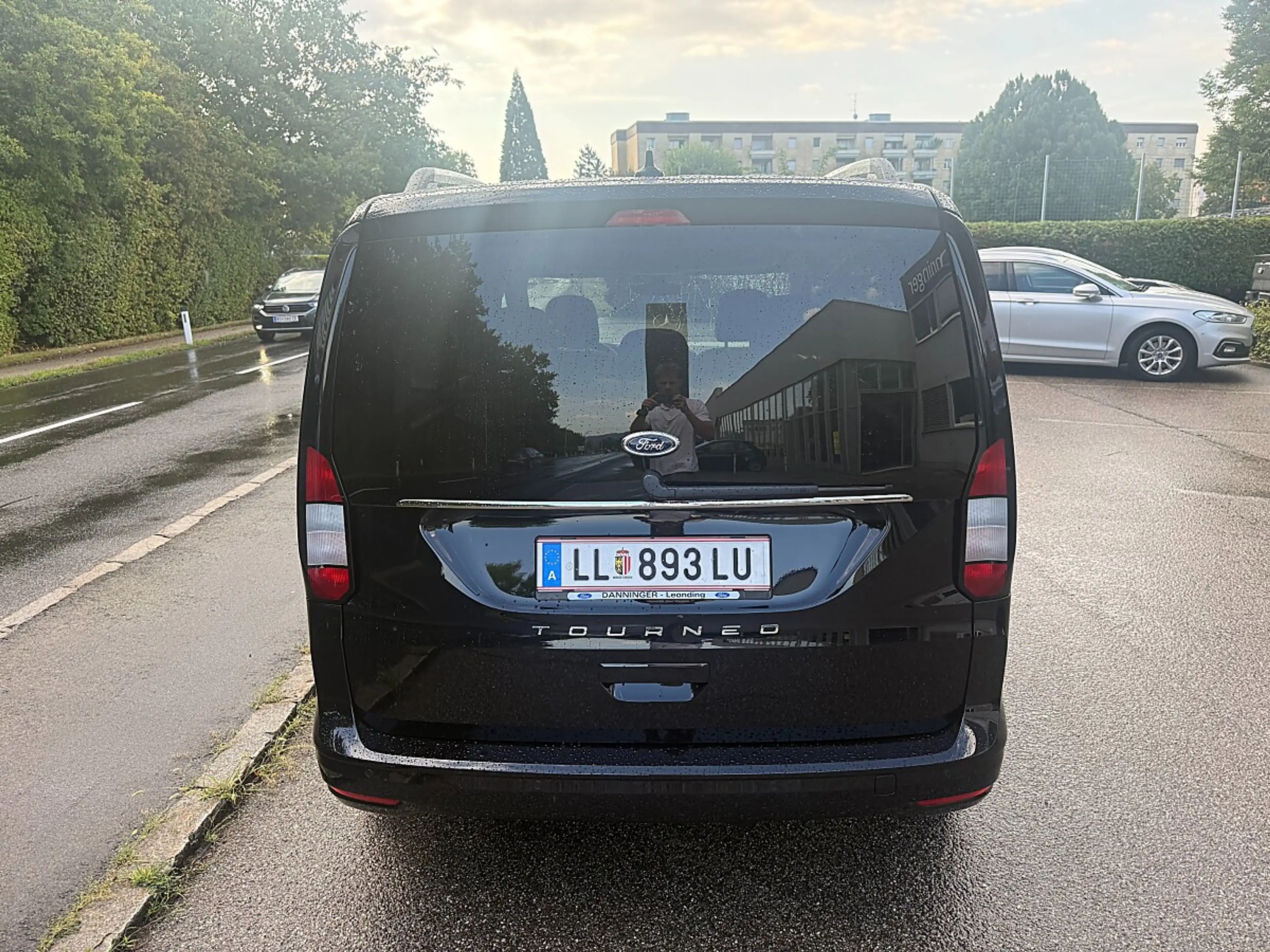 Ford Tourneo Connect 2,0 EcoBlue L1 Titanium Aut. — photo 5